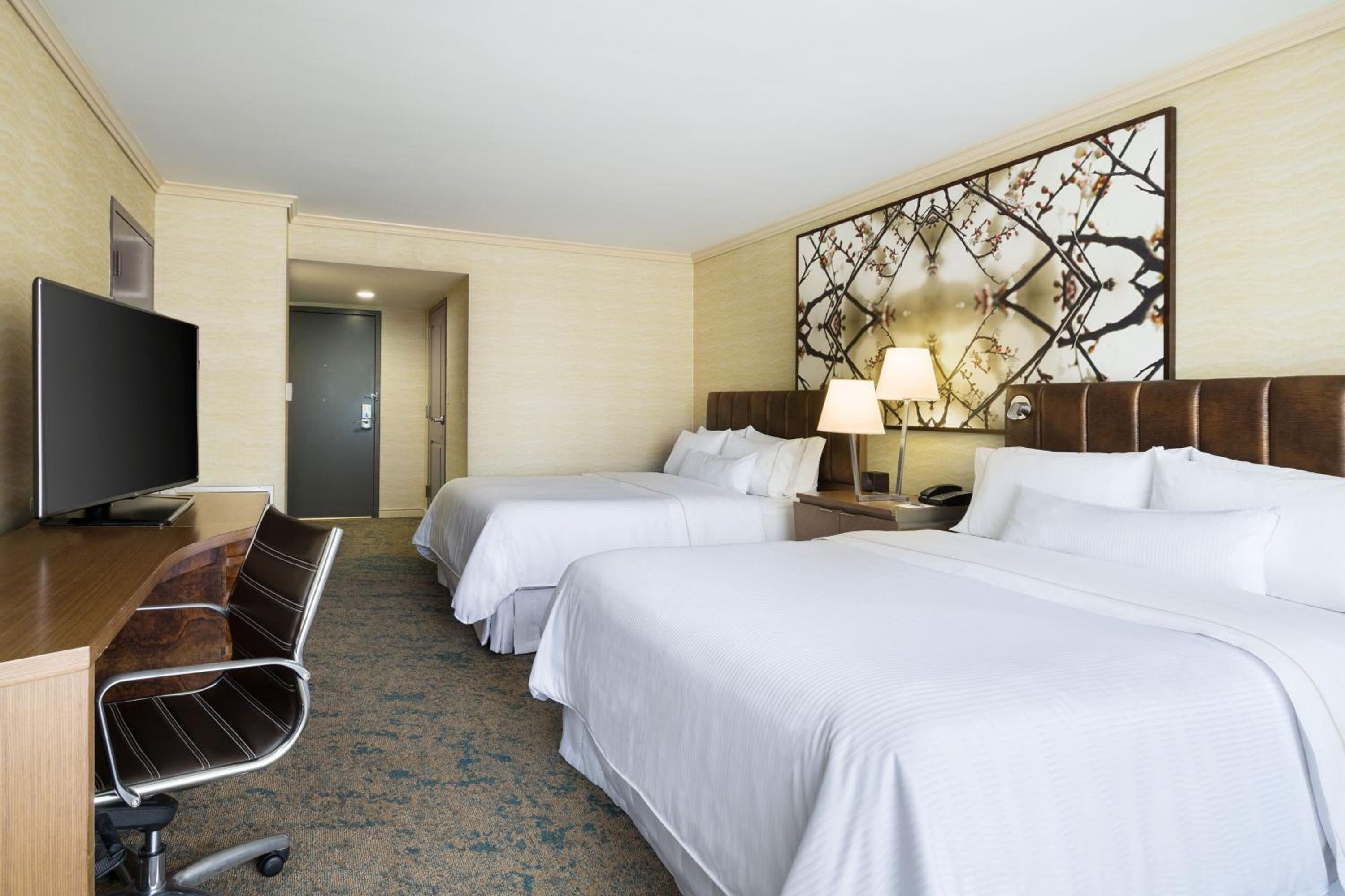 Traditional Room with Two Double Beds - Photo 8