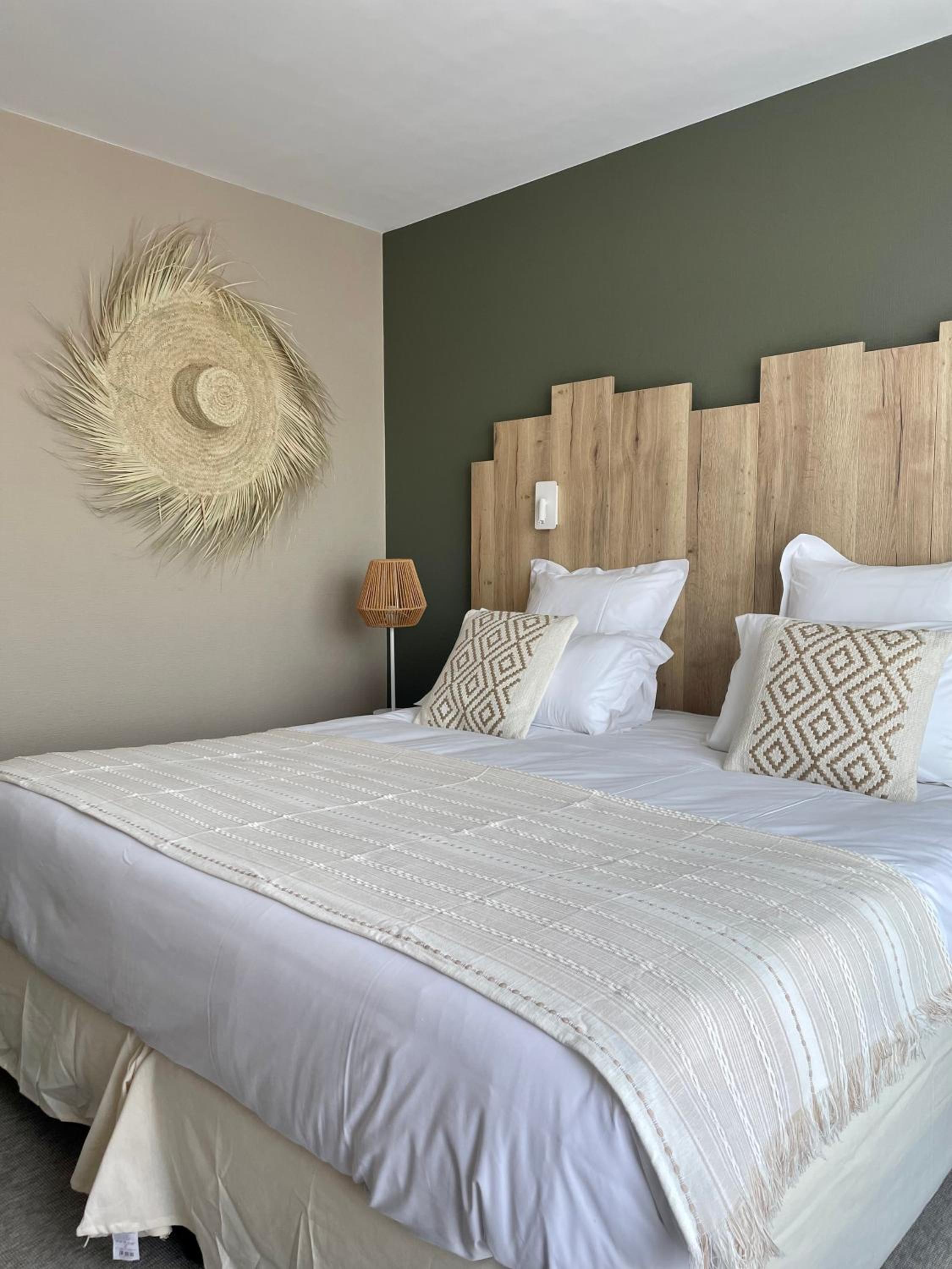 Comfort Room with Terrace - Photo 10