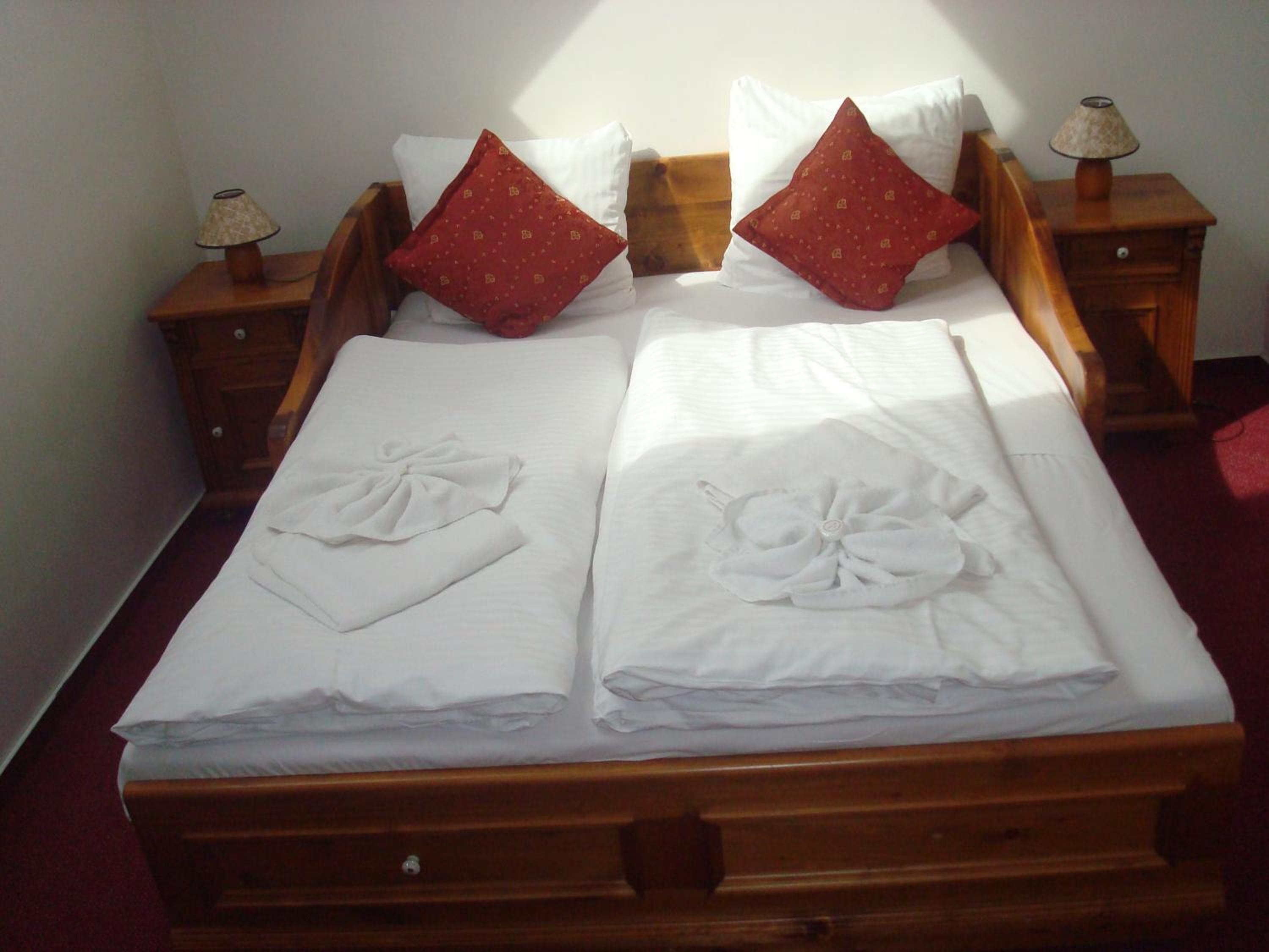 Family Room (2 Adults + 2 Children) - Photo 1