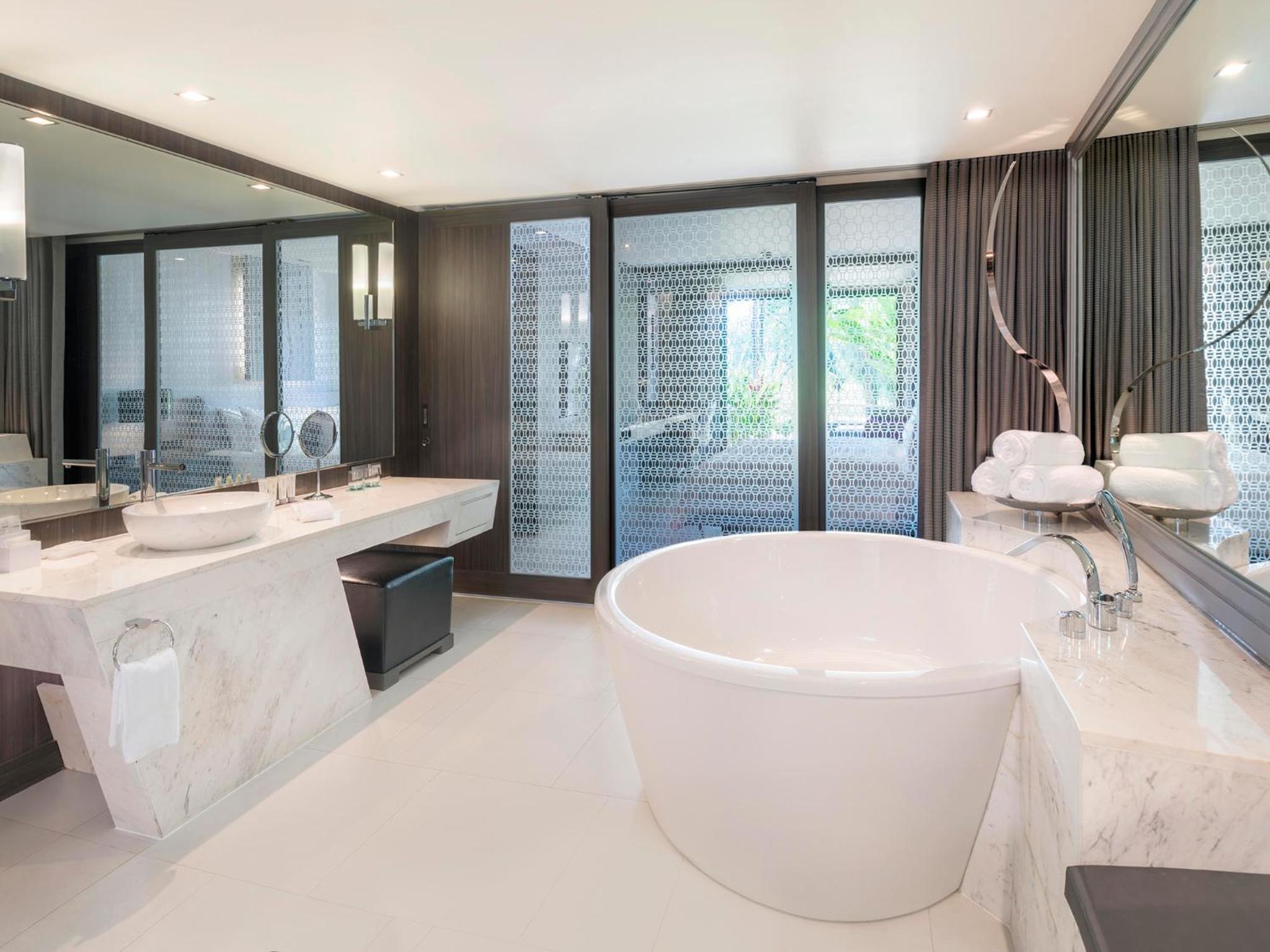 King Premium Suite with Garden Terrace