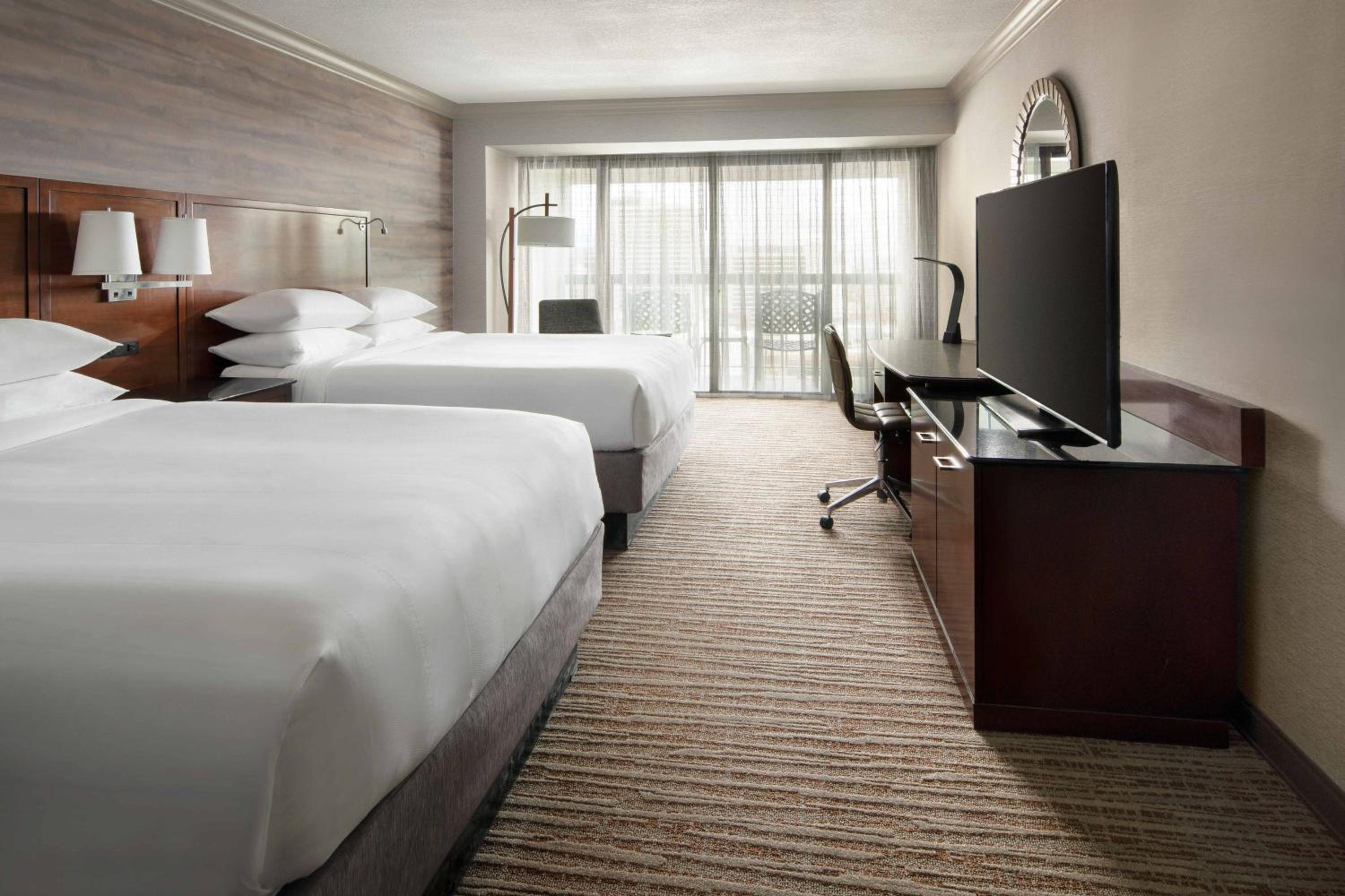 Executive High Floor Room, 2 Queen Beds with Balcony  - Photo 1