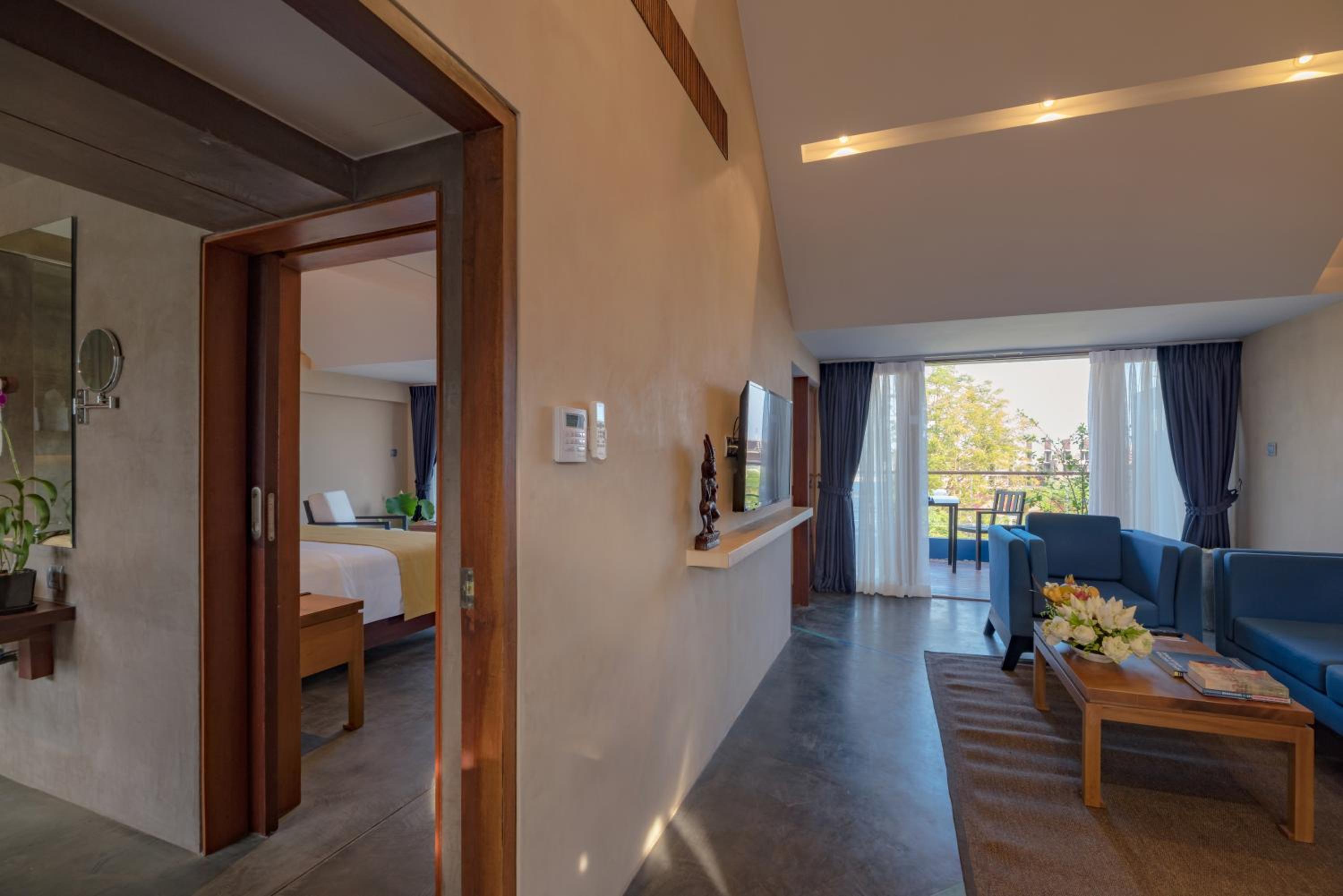 Oasis Suite Pool View photo 2