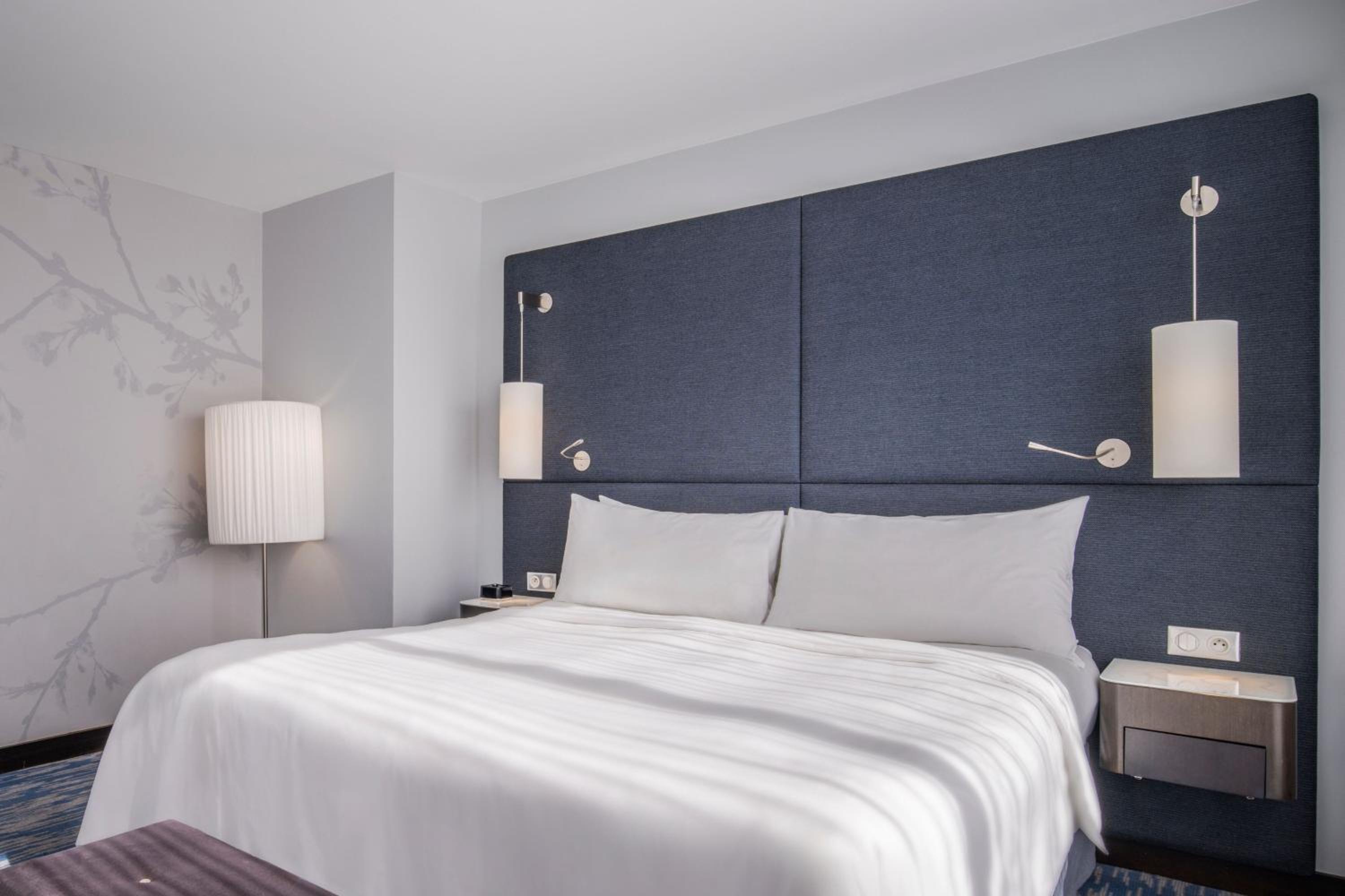 Chambre avec Terrasse et Petit-Déjeuner – Vue sur Toits de Paris et Tour Eiffel Chambre avec Terrasse et Petit-Déjeuner – Vue sur Toits de Paris et Tour Eiffel