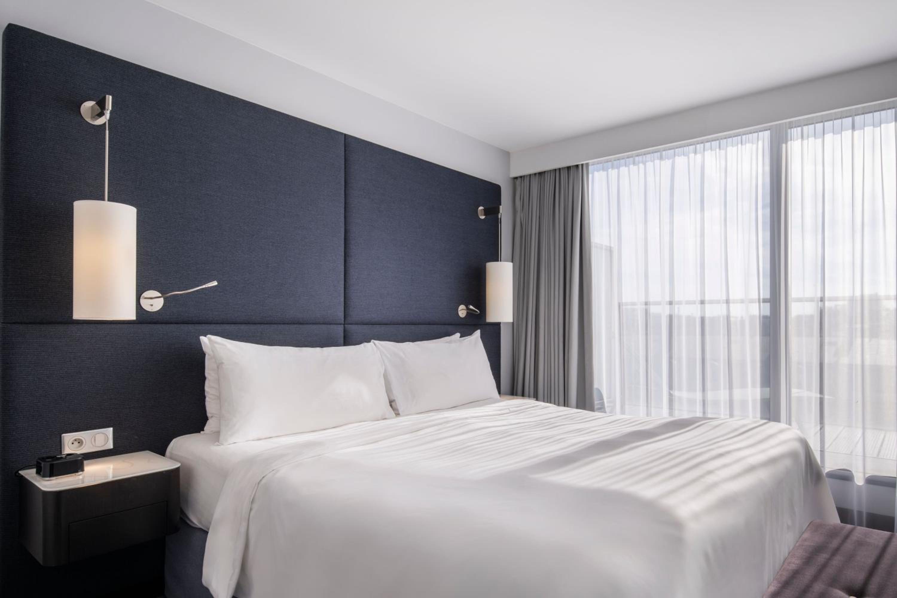 Chambre avec Terrasse et Petit-Déjeuner – Vue sur Toits de Paris et Tour Eiffel Chambre avec Terrasse et Petit-Déjeuner – Vue sur Toits de Paris et Tour Eiffel