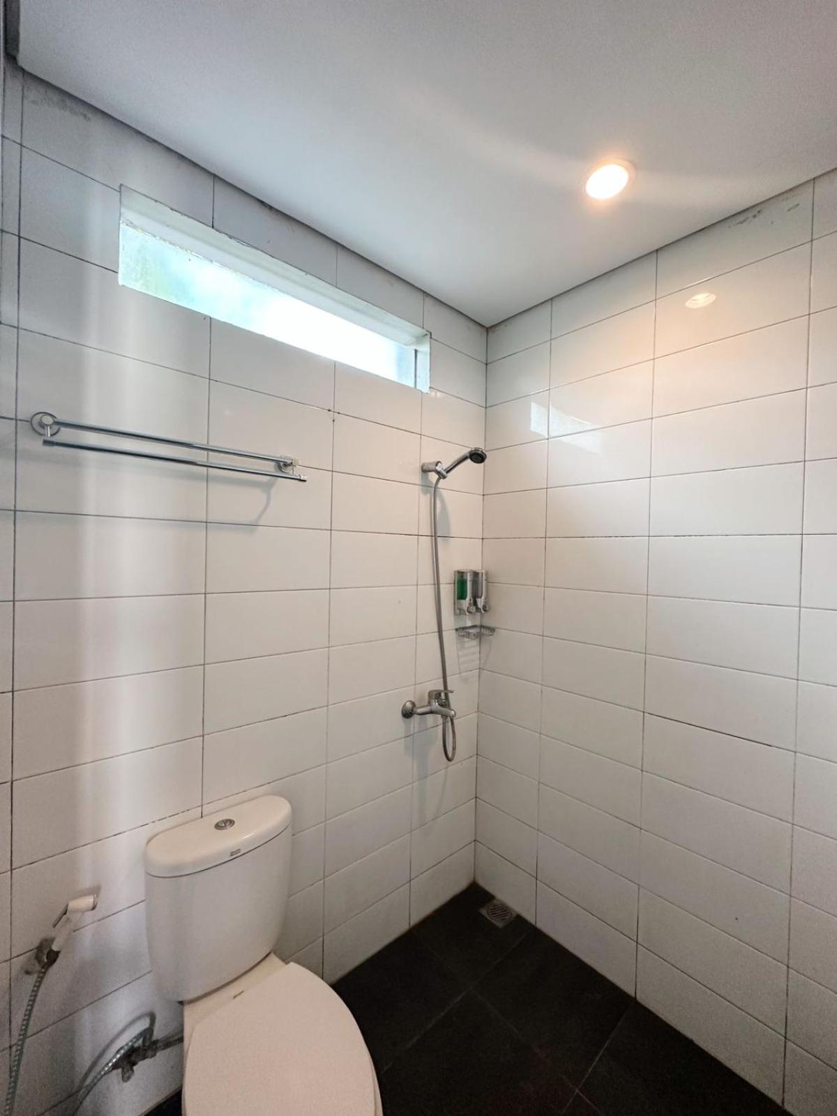 Deluxe Room (2 Adults + 1 Child) - Photo 4