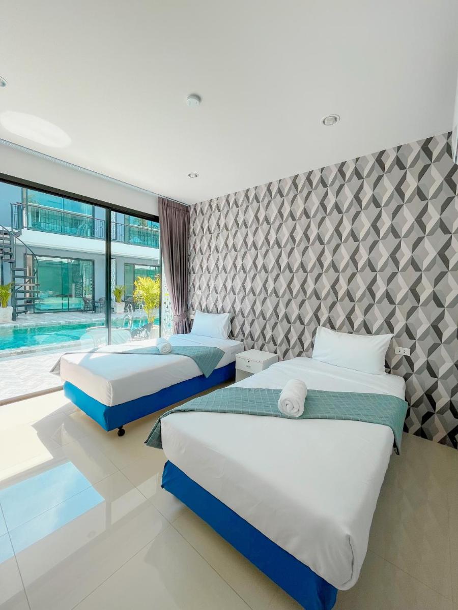 Twin Room with Pool View photo 3