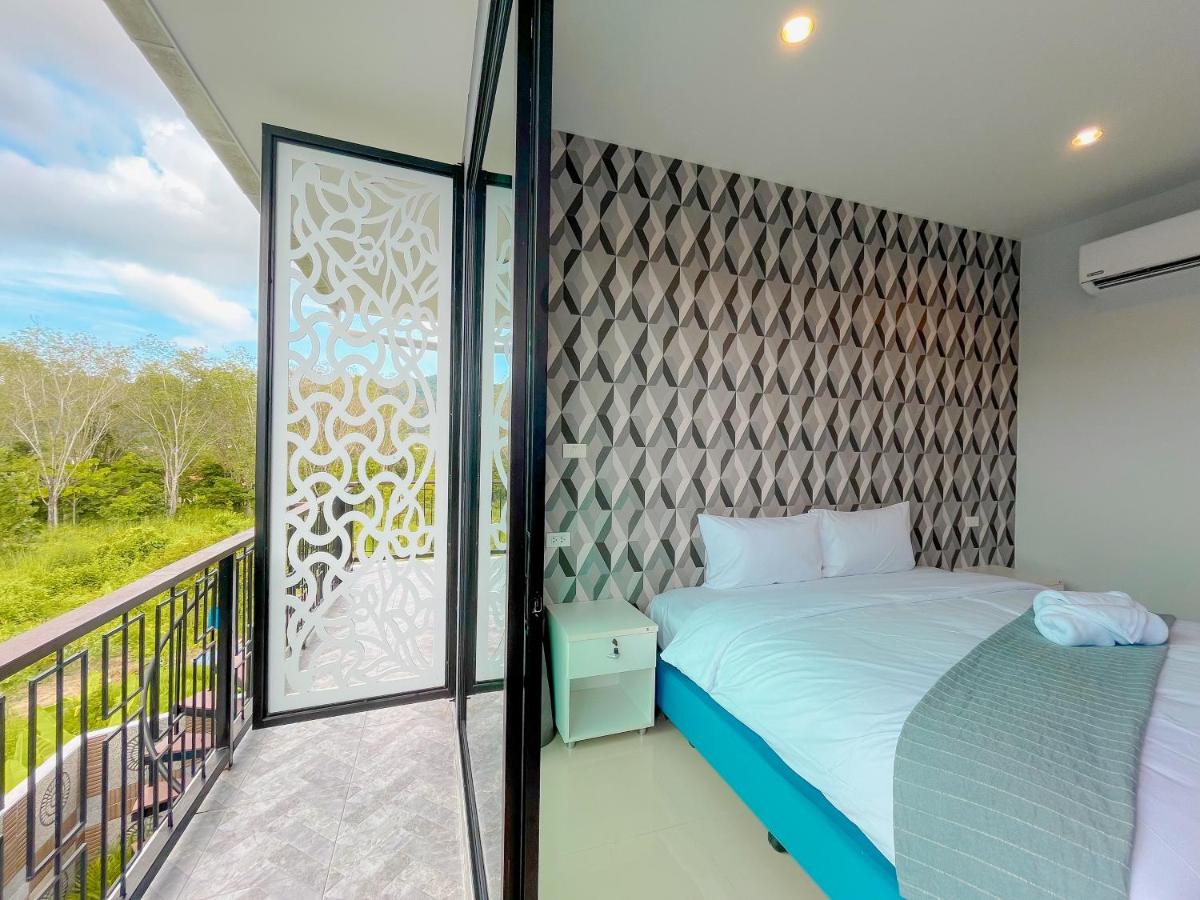 Superior Room with Pool View photo 2