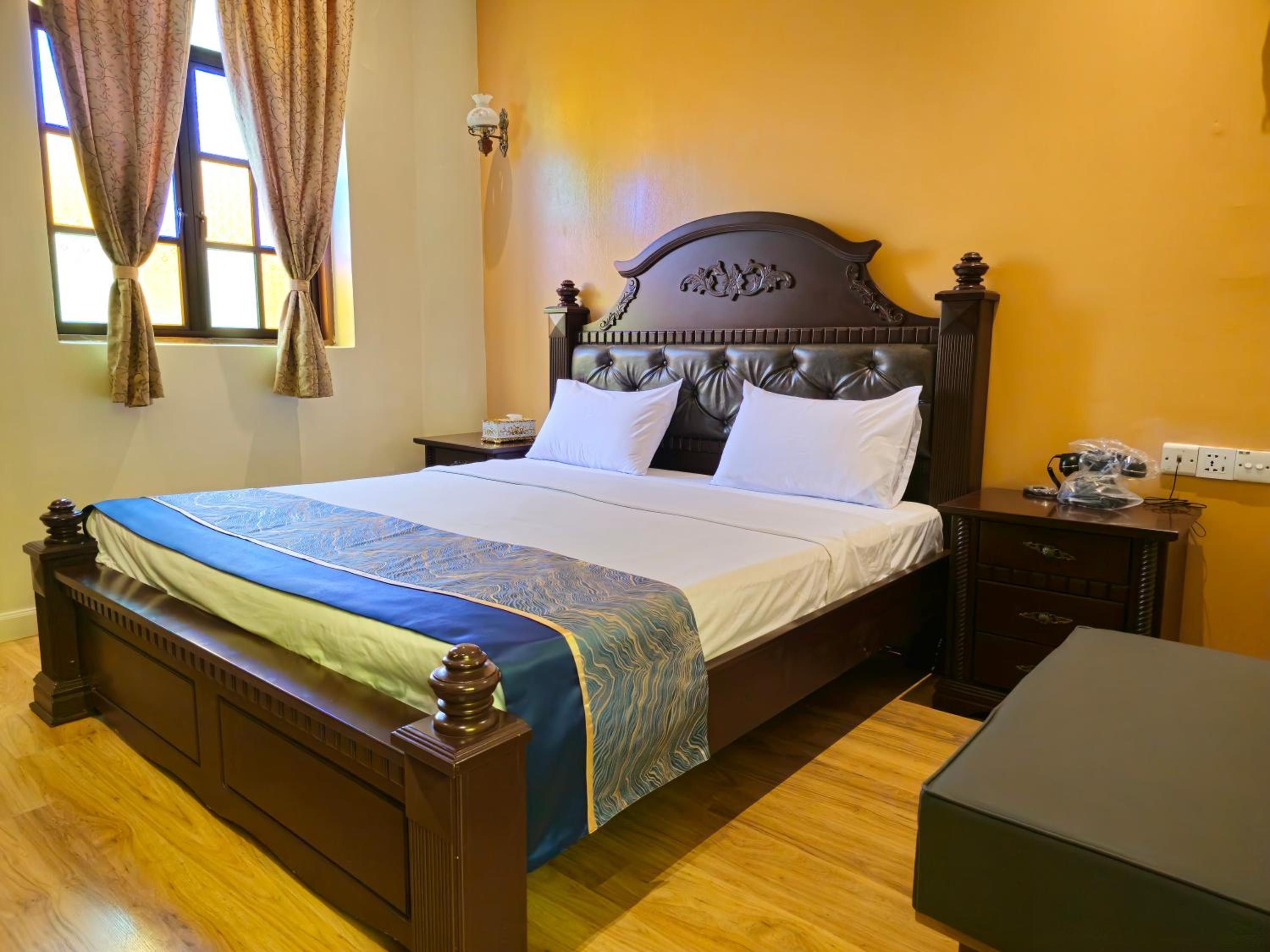 Deluxe King Room - Photo 6