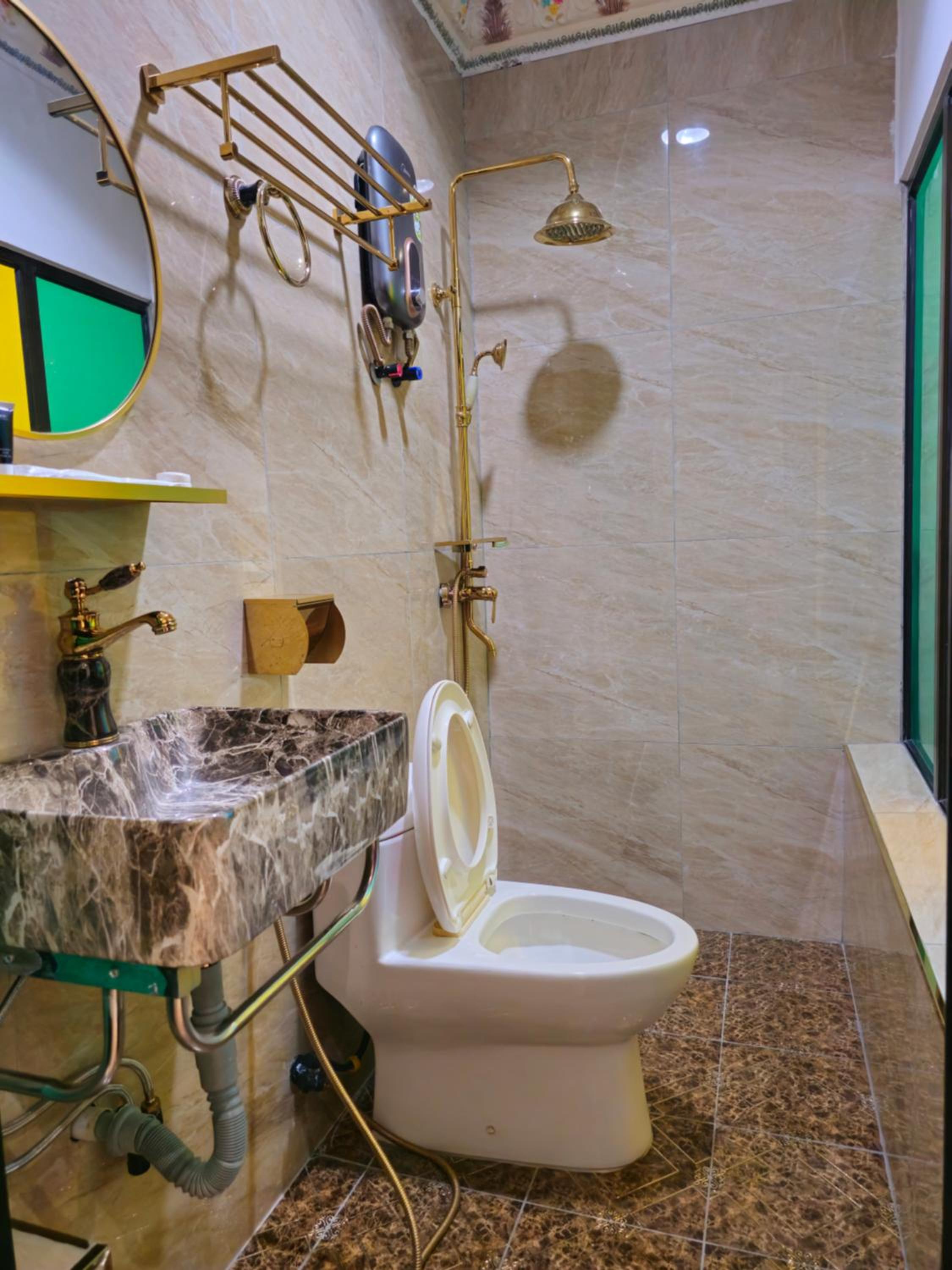 Deluxe King Room - Photo 5
