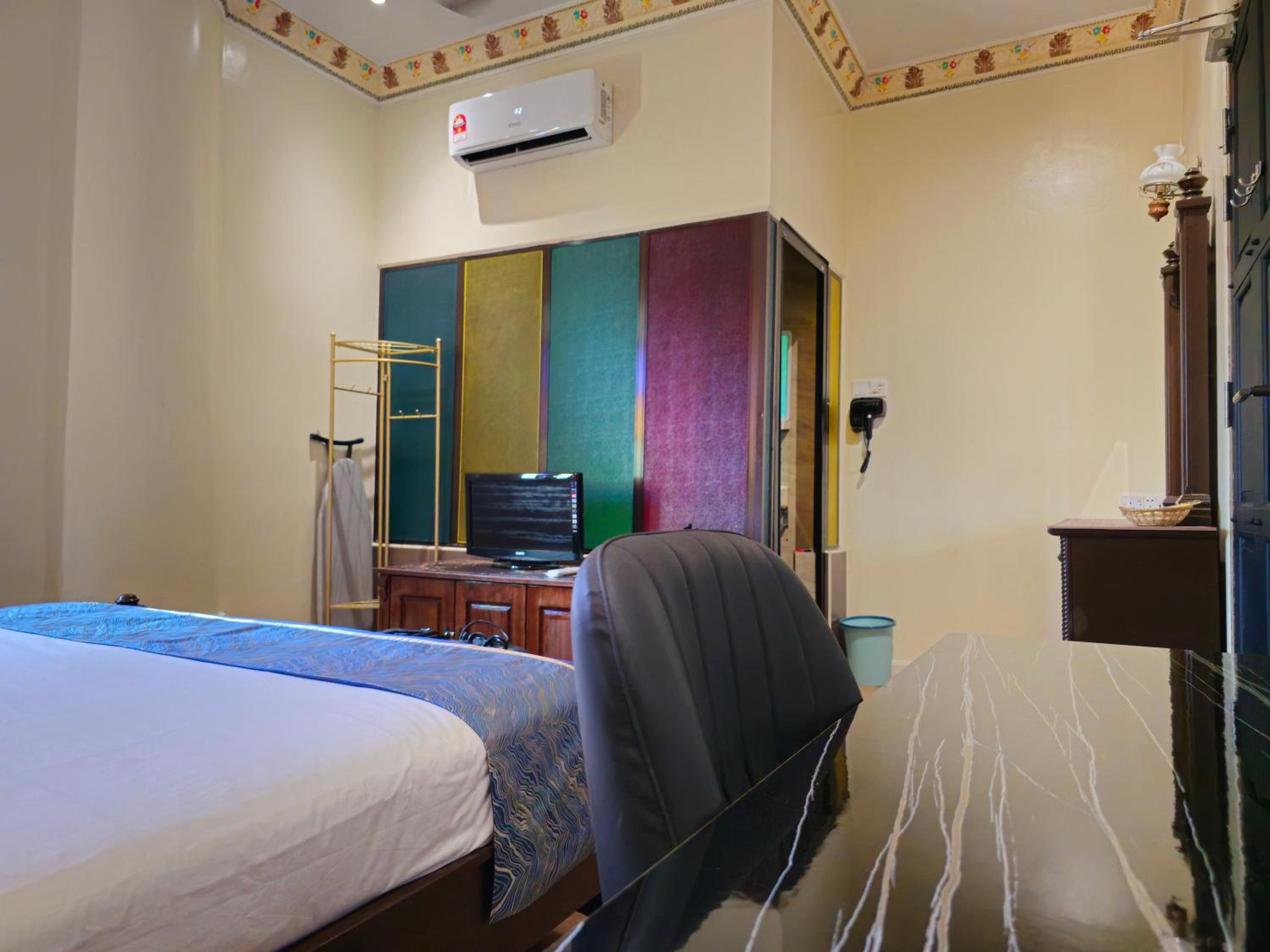 Deluxe King Room - Photo 4