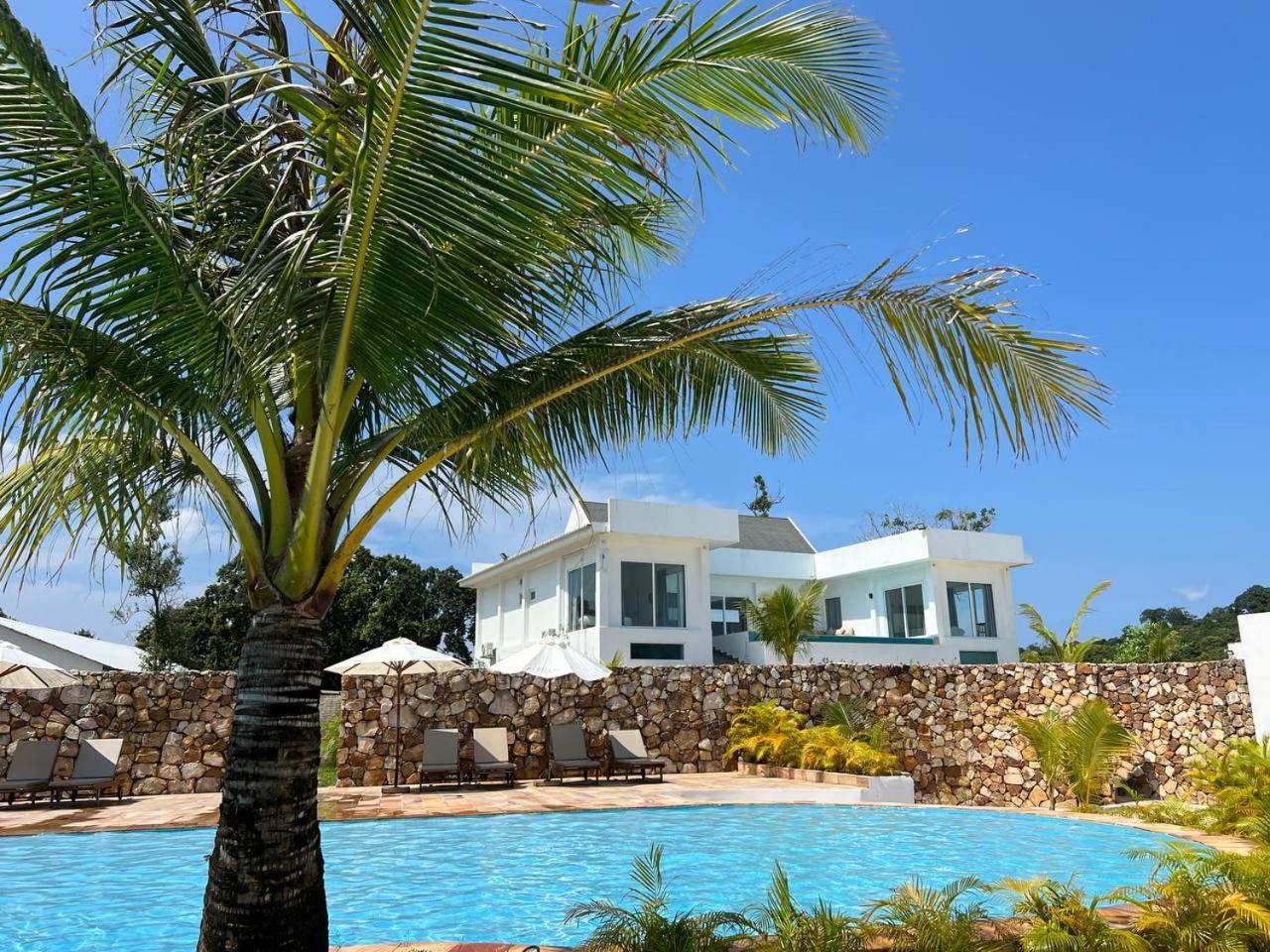 Four-Bedroom House - Photo 20