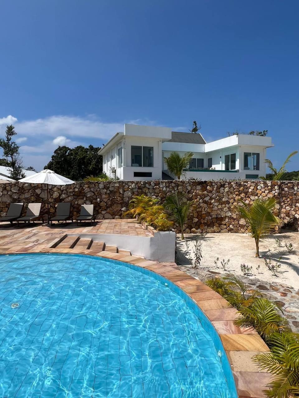 Four-Bedroom House - Photo 15