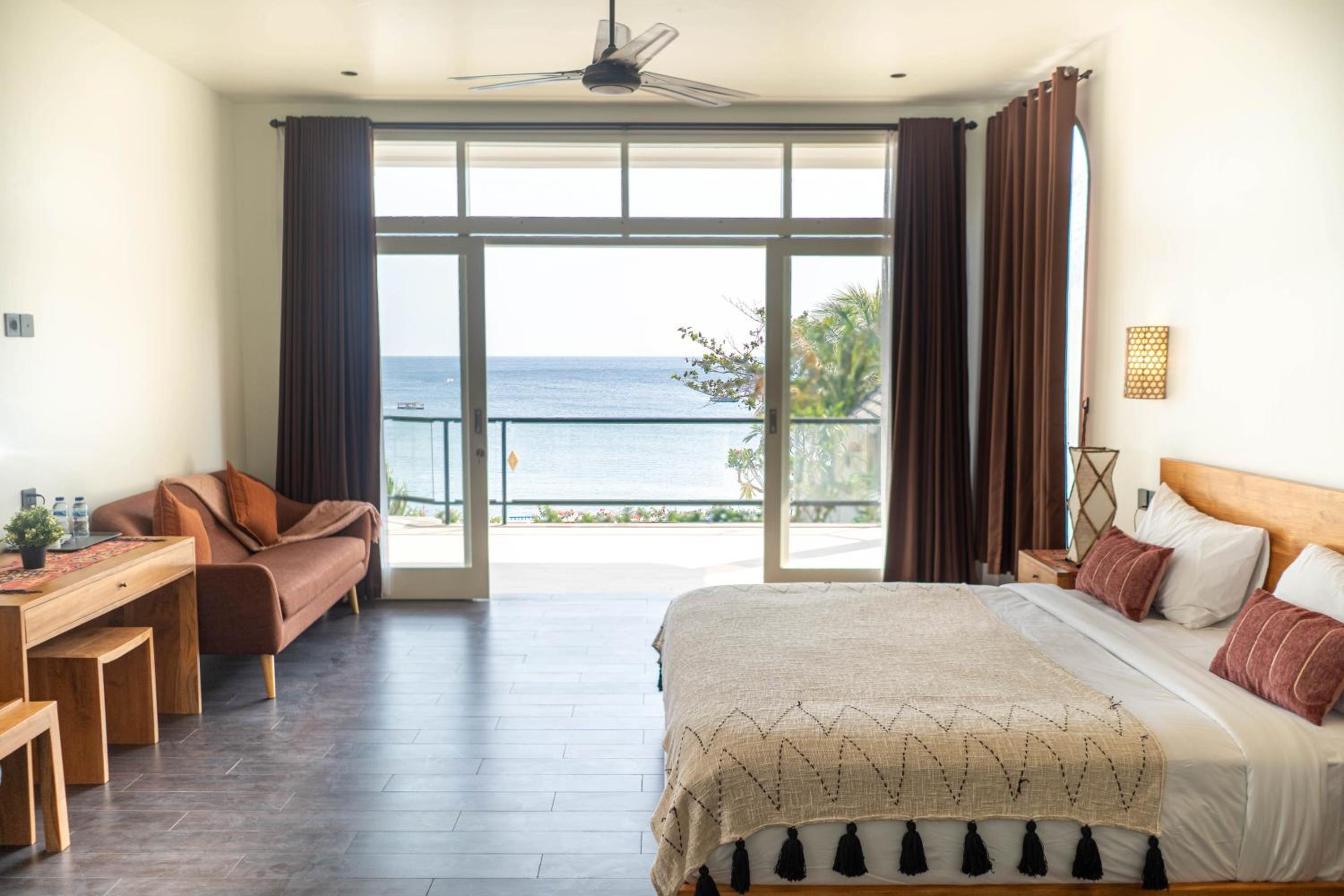 Five-Bedroom Villa photo 1