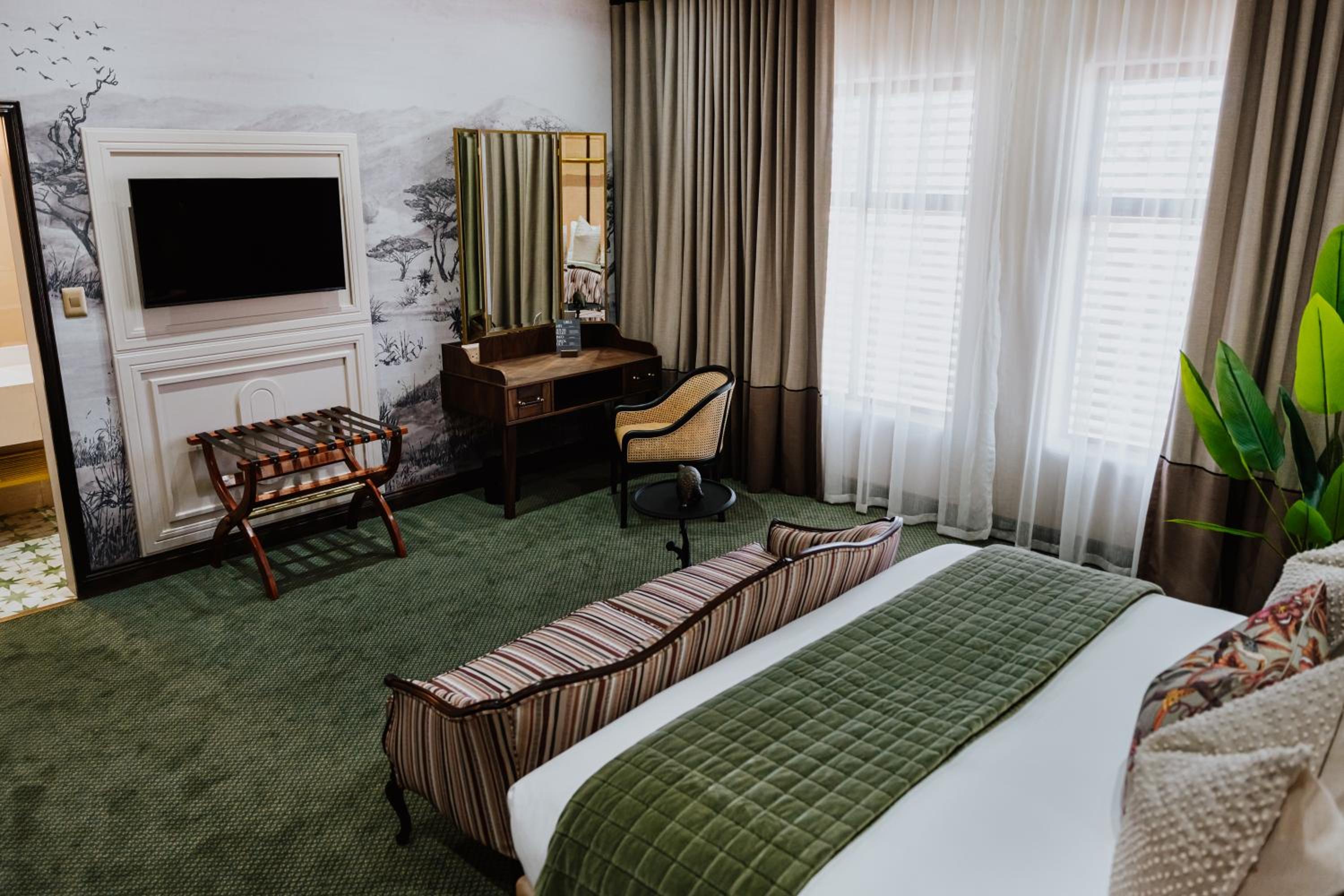 Deluxe King Room photo 1