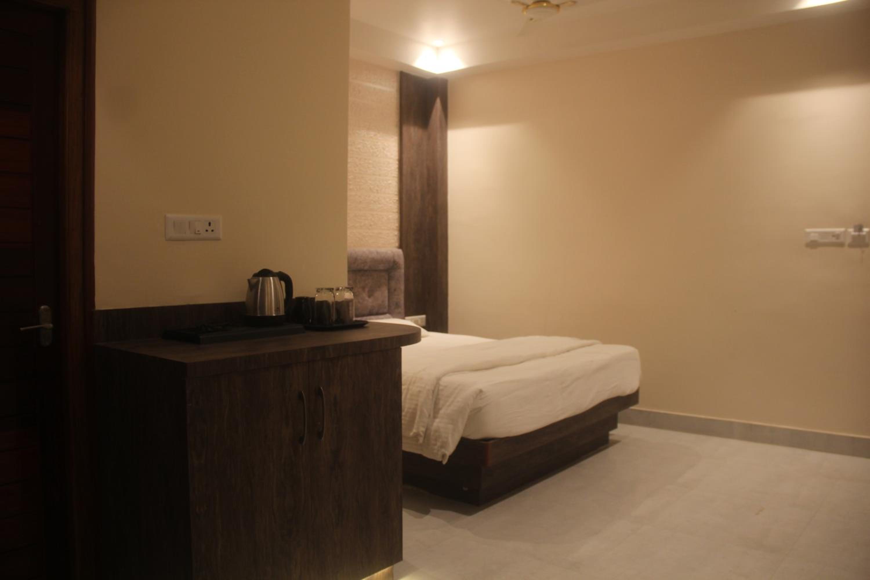 Standard Double Room - Photo 6