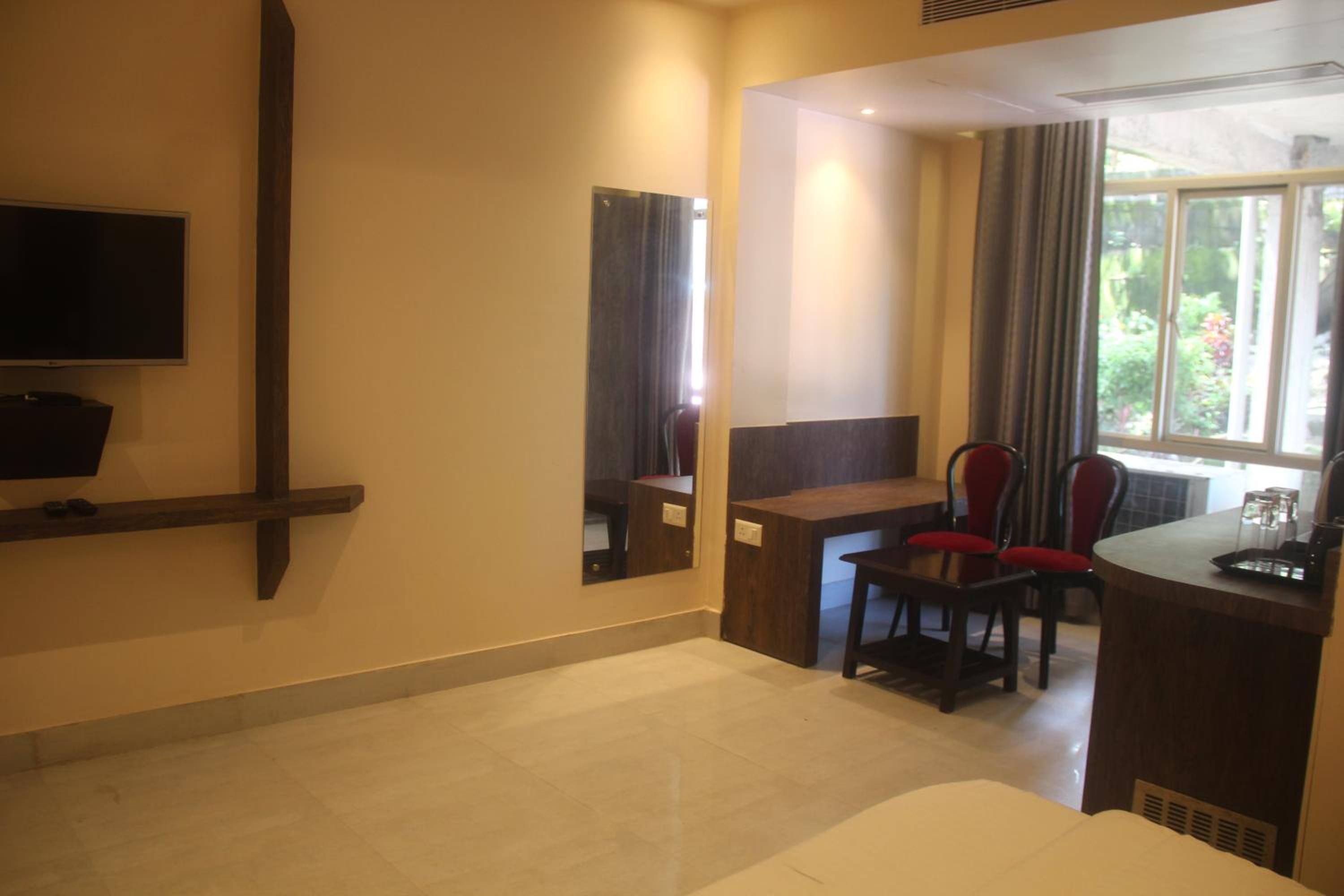 Standard Double Room - Photo 9