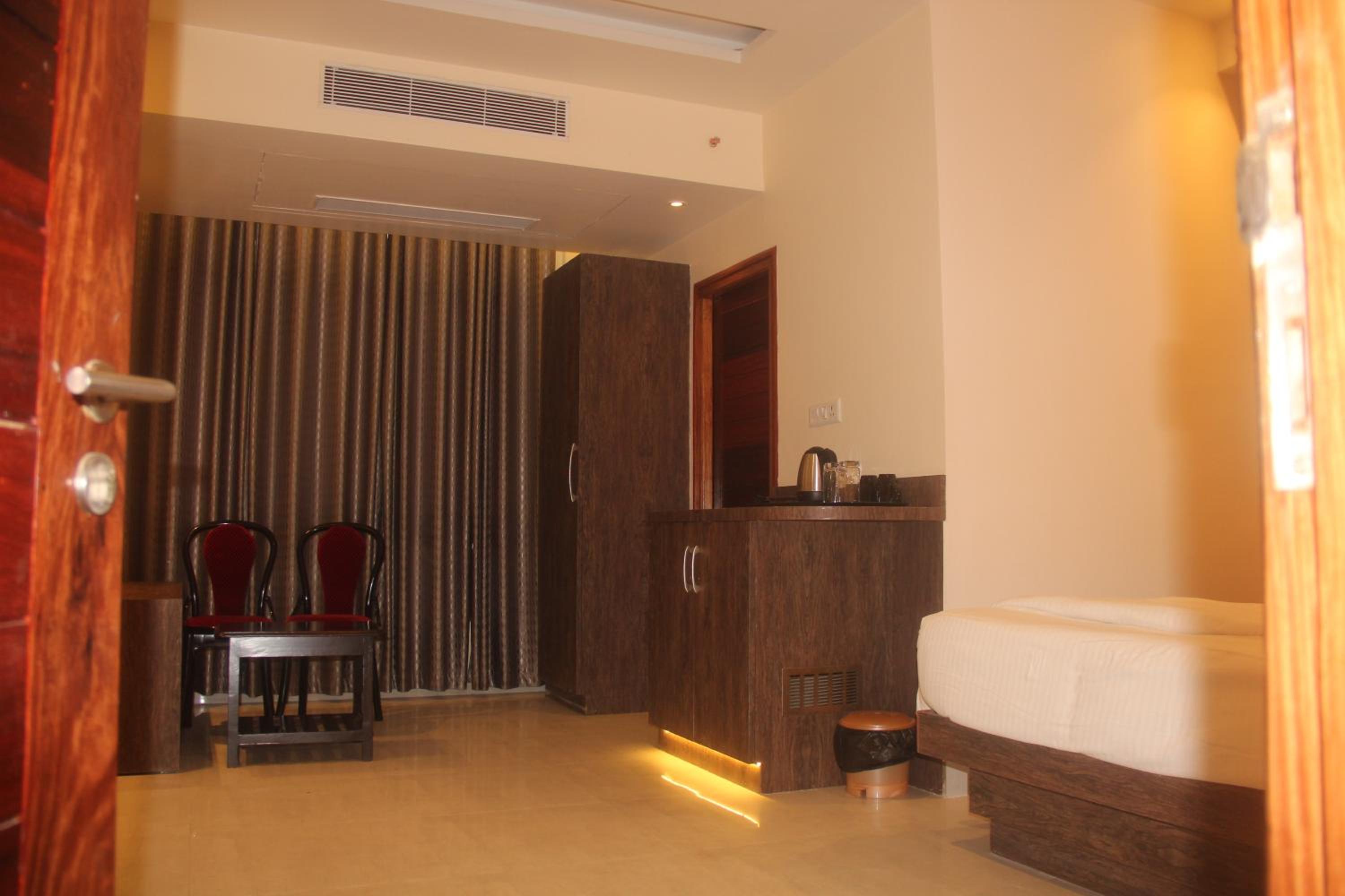 Standard Double Room - Photo 10