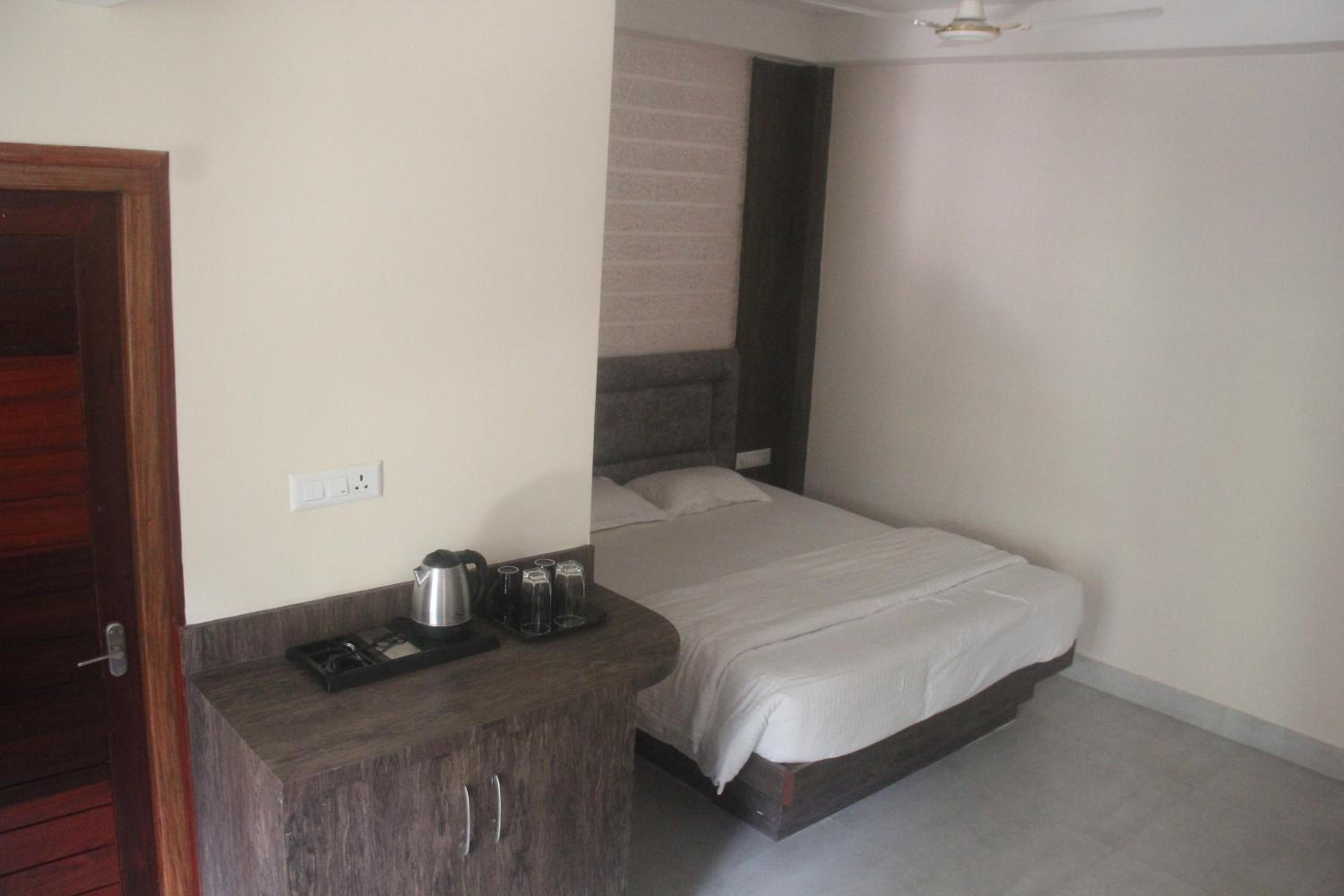 Standard Double Room - Photo 2