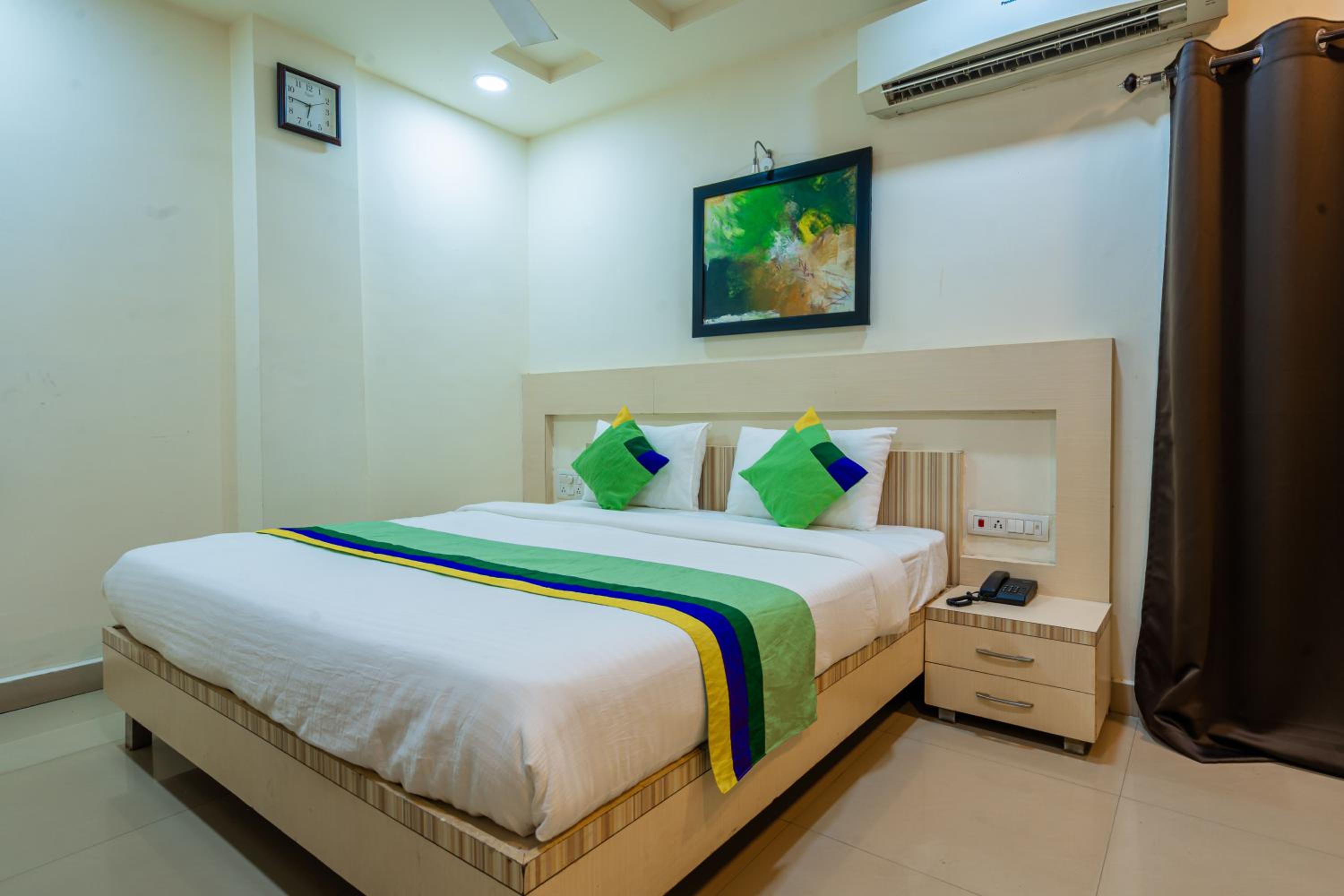 Standard Double Room - Photo 12
