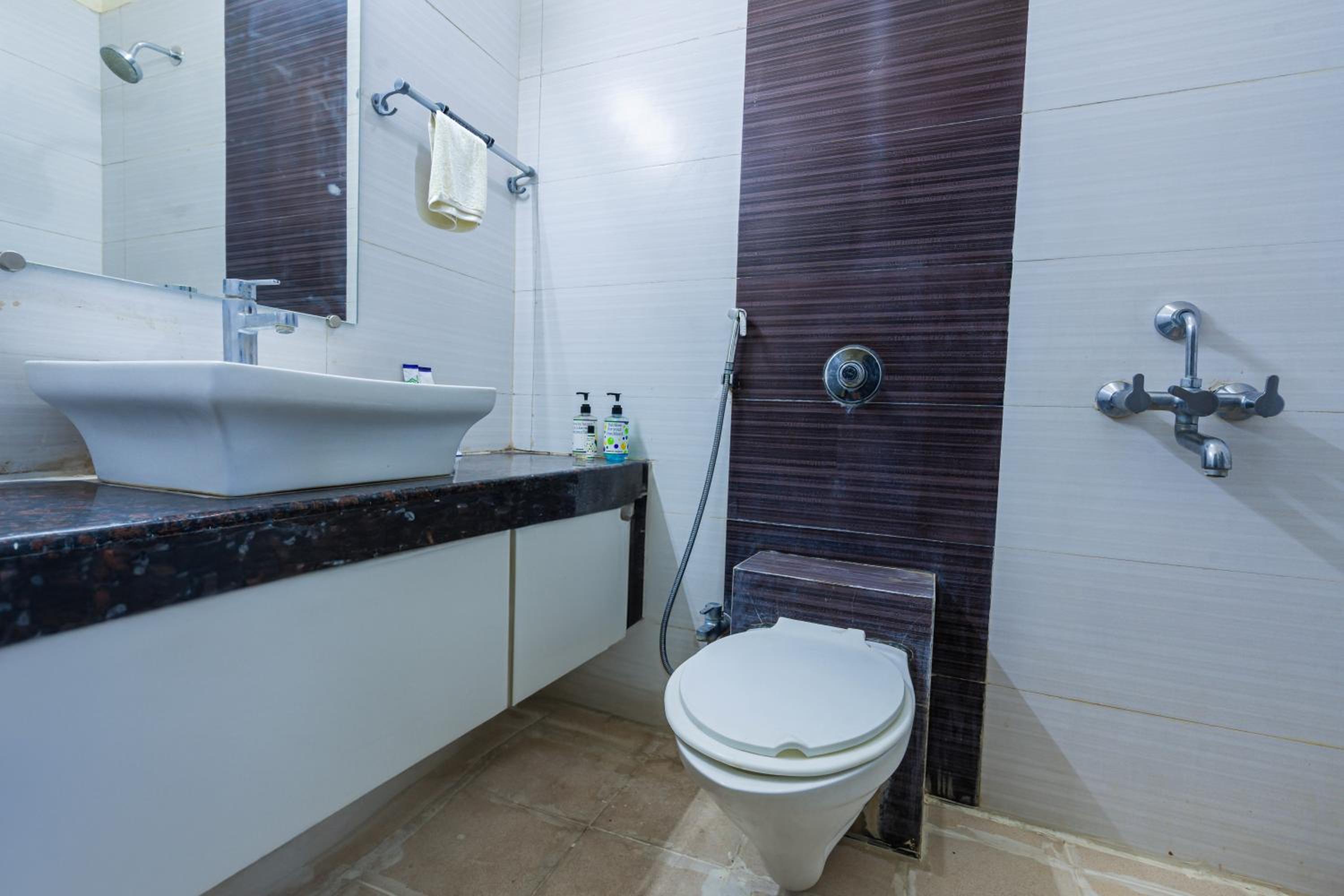 Standard Double Room - Photo 2