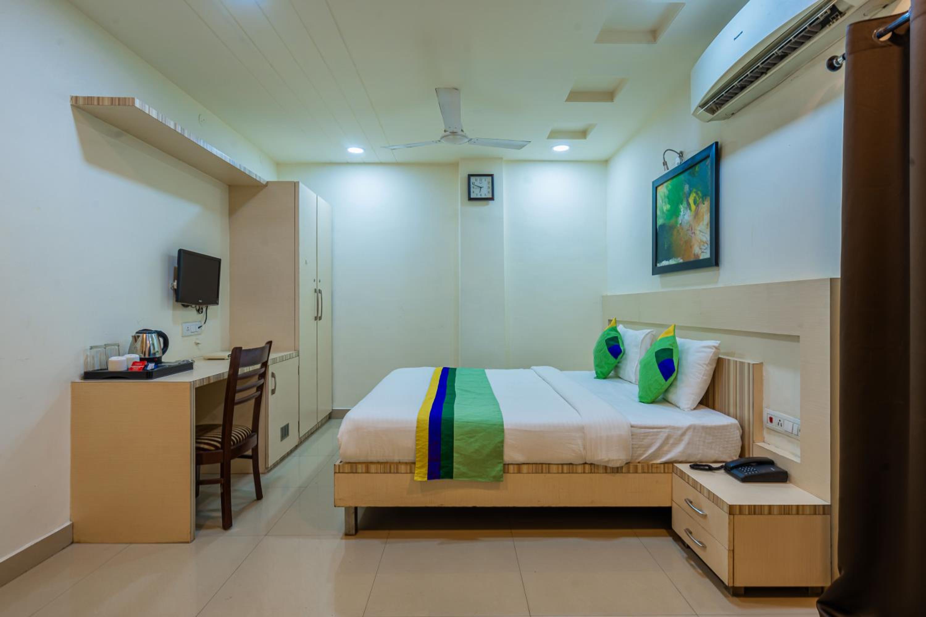 Standard Double Room - Photo 9