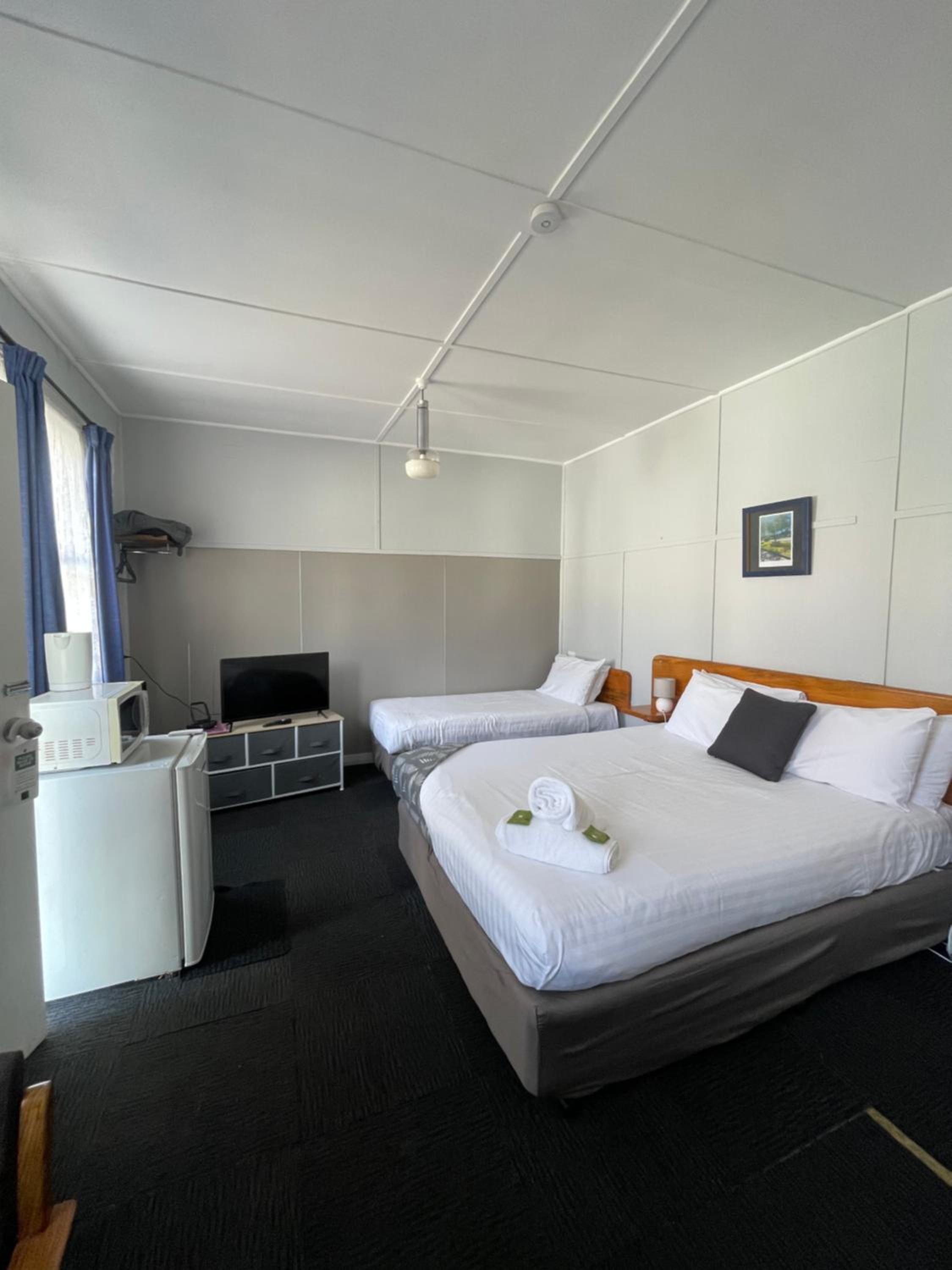 Triple Room with Bathroom photo 2