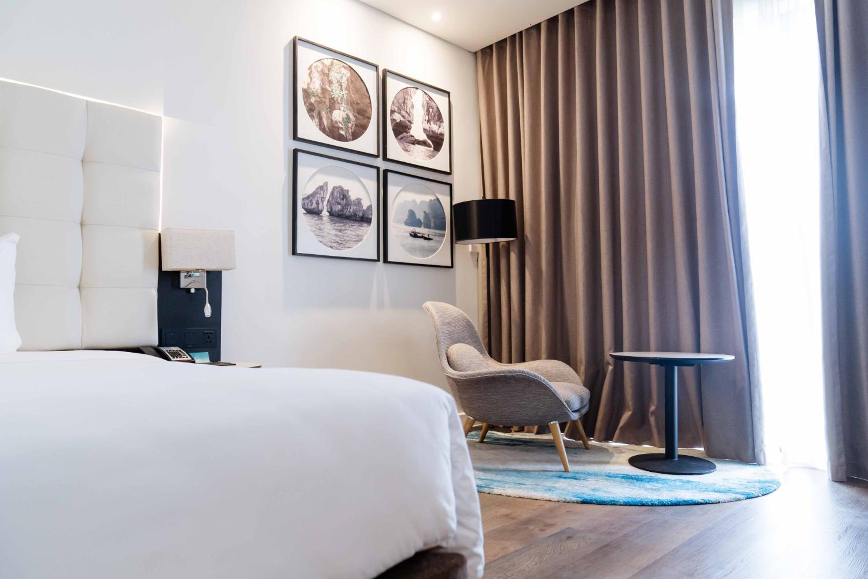 King Room with Two Single Beds - Photo 14