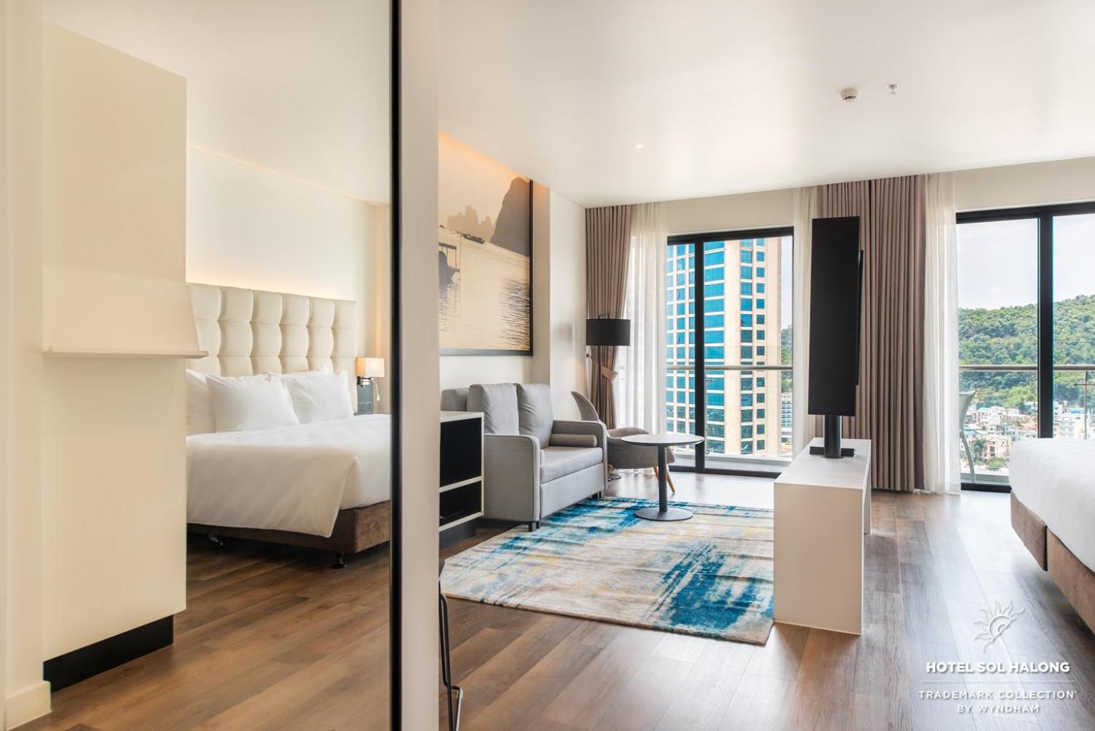 Junior Suite - Non-Smoking photo 2
