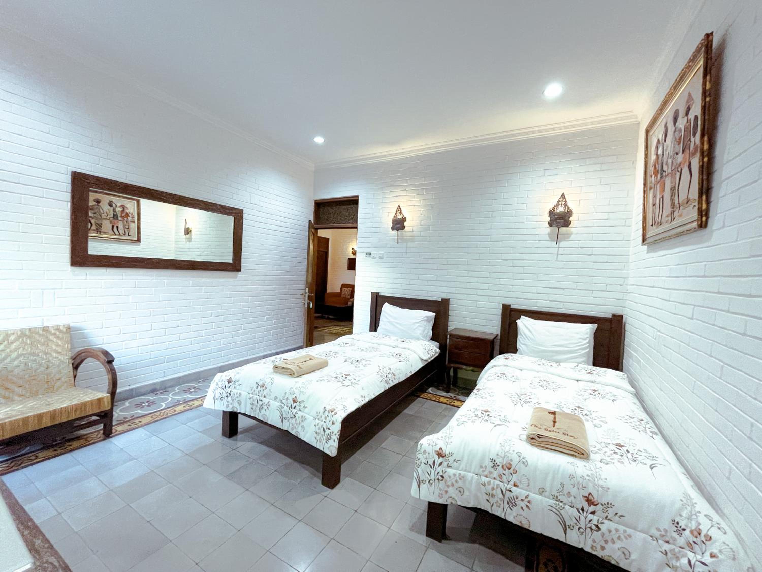 Standard Twin Room - Photo 1