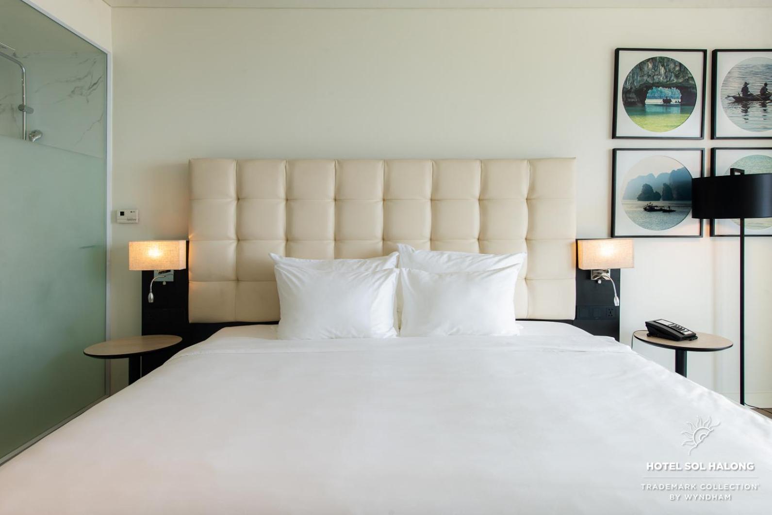King Room with Deluxe Bay View - Non-Smoking - Photo 8
