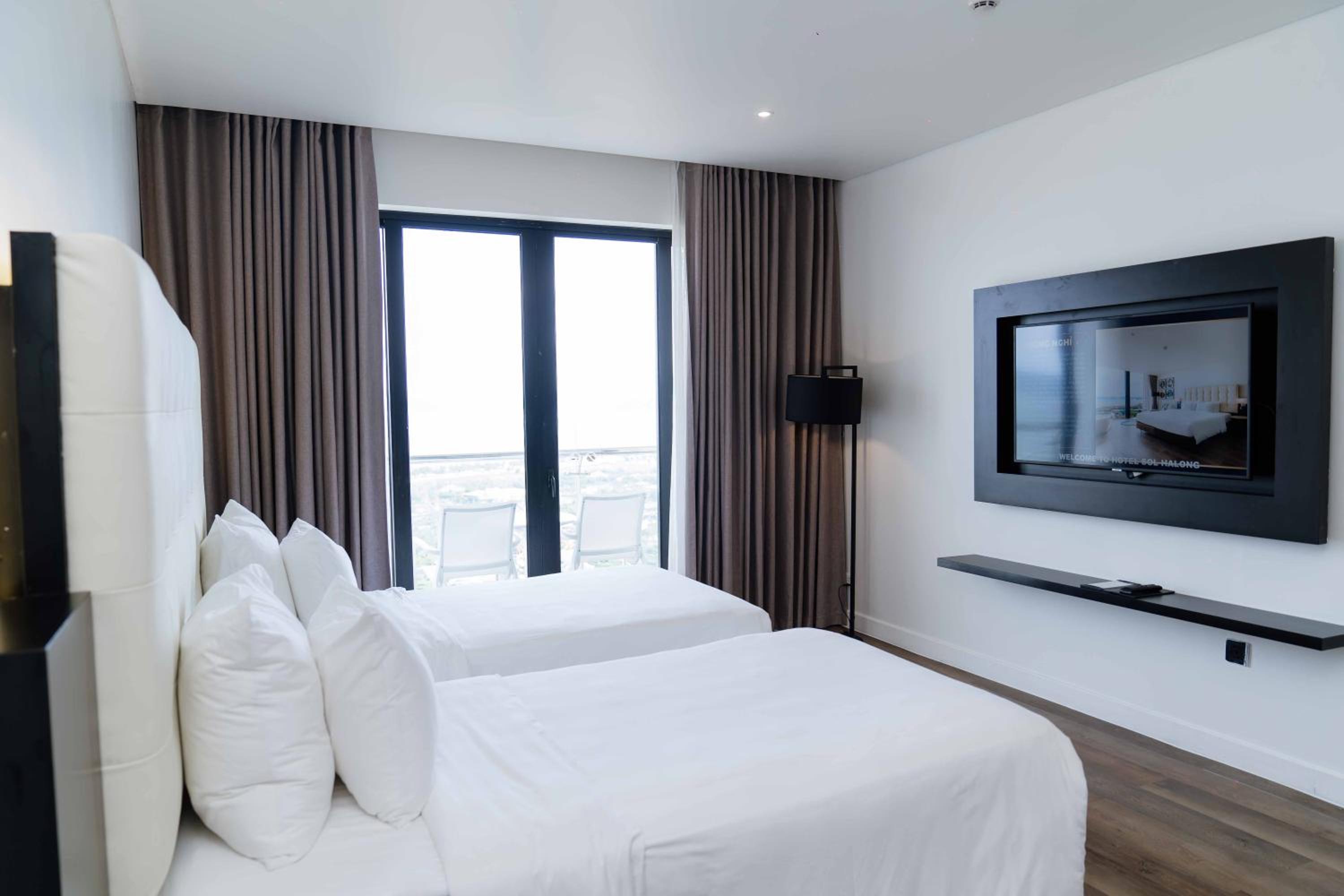 Deluxe Twin Room with Bay View - Non-Smoking - Photo 3
