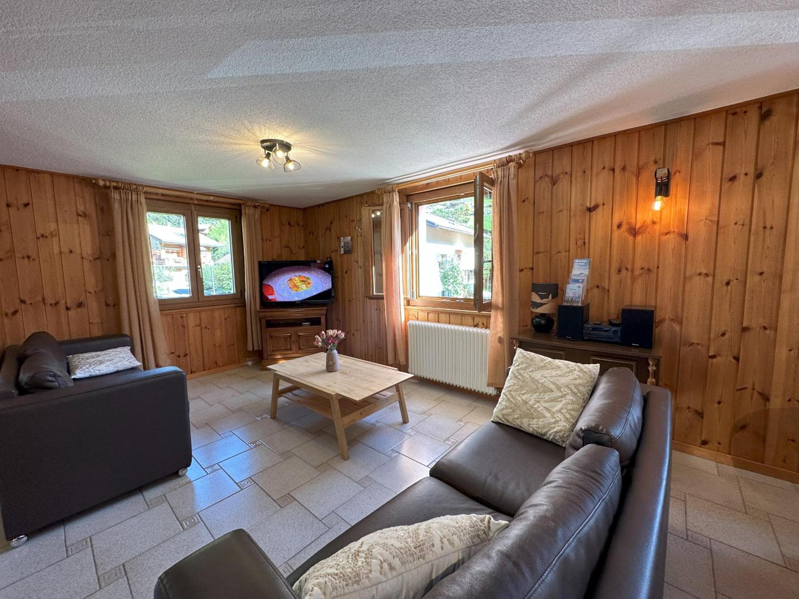 Apartment with Mountain View photo 2