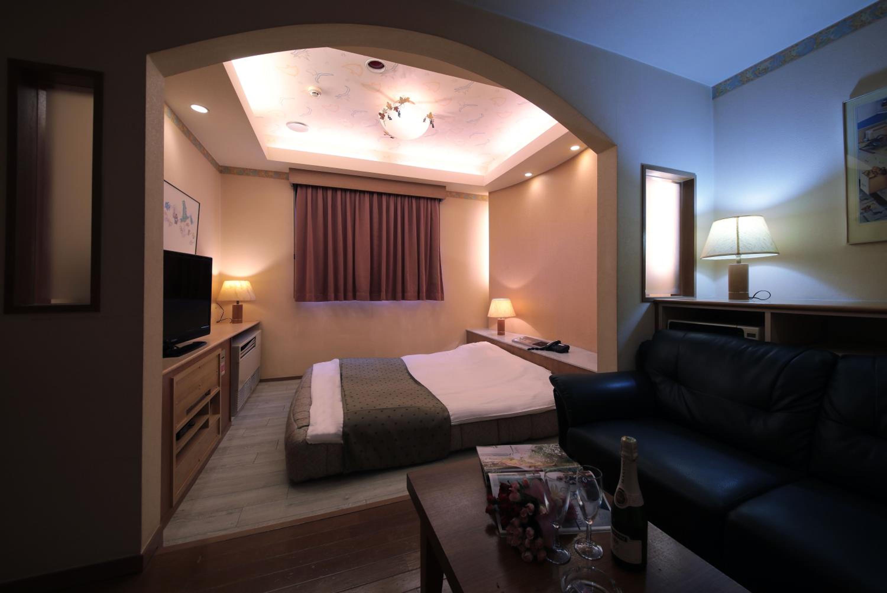 Standard Double Room - Photo 8