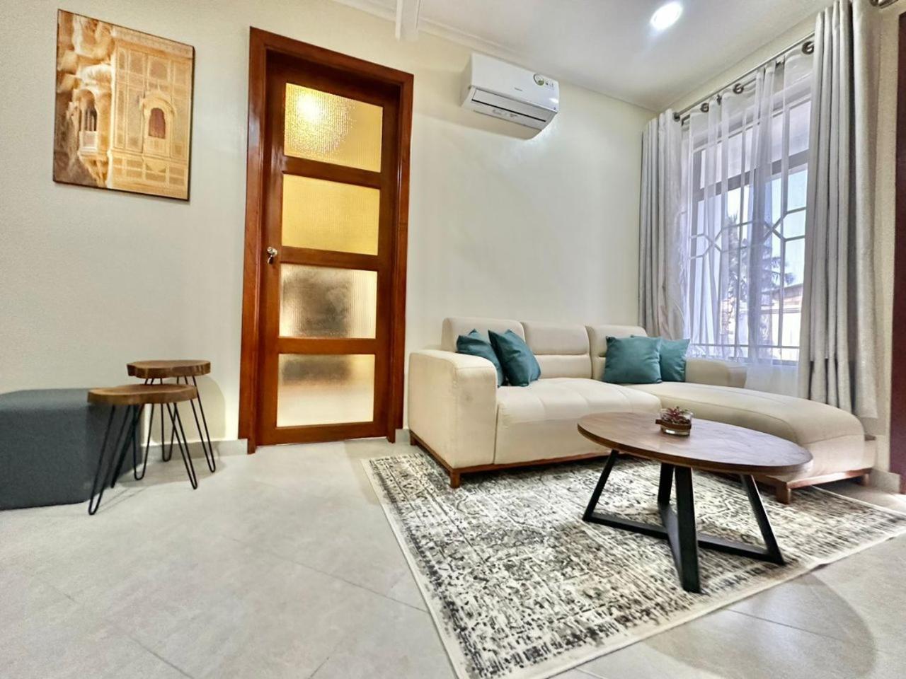 One-Bedroom Apartment photo 1