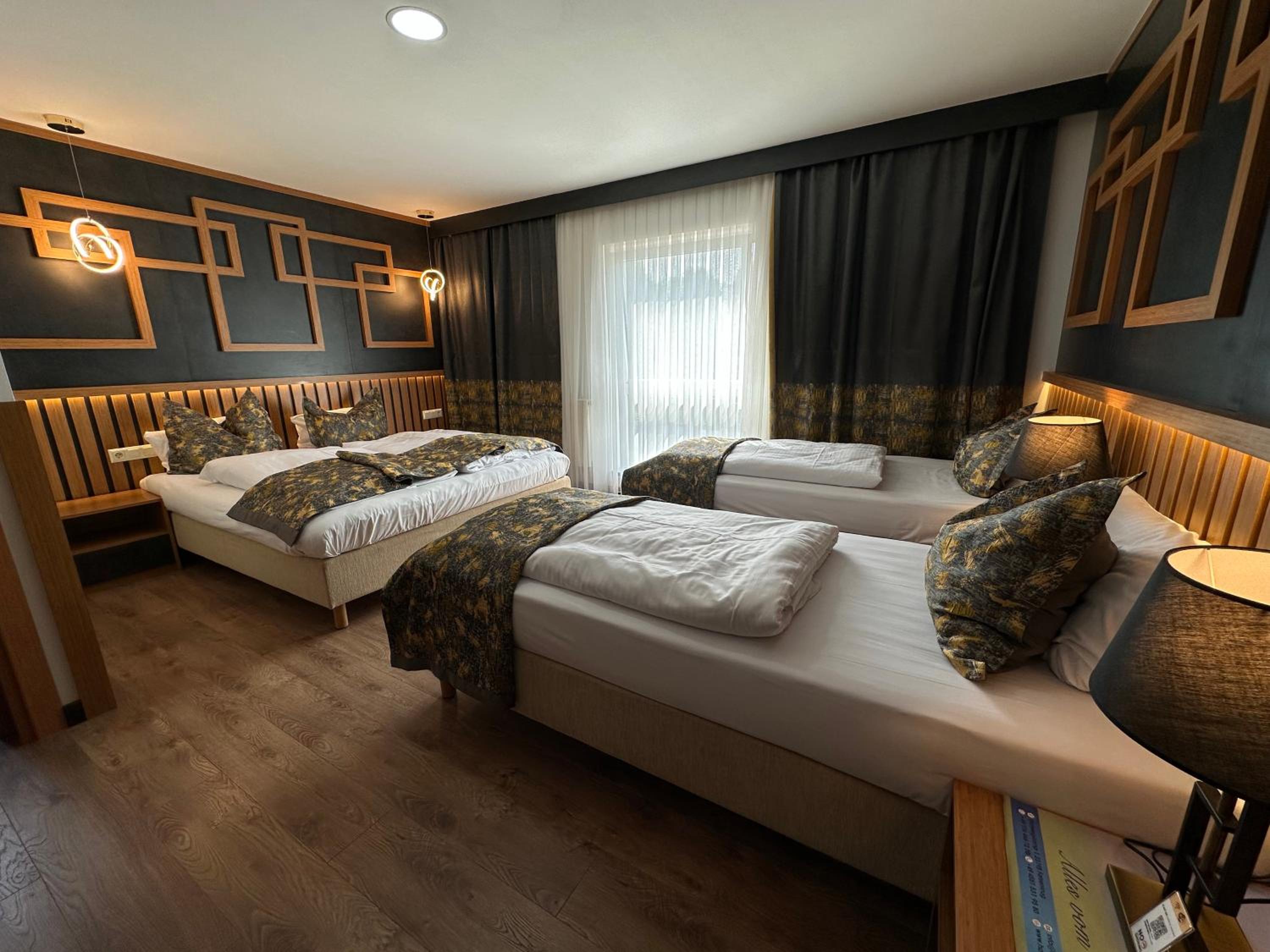 Deluxe Family Room