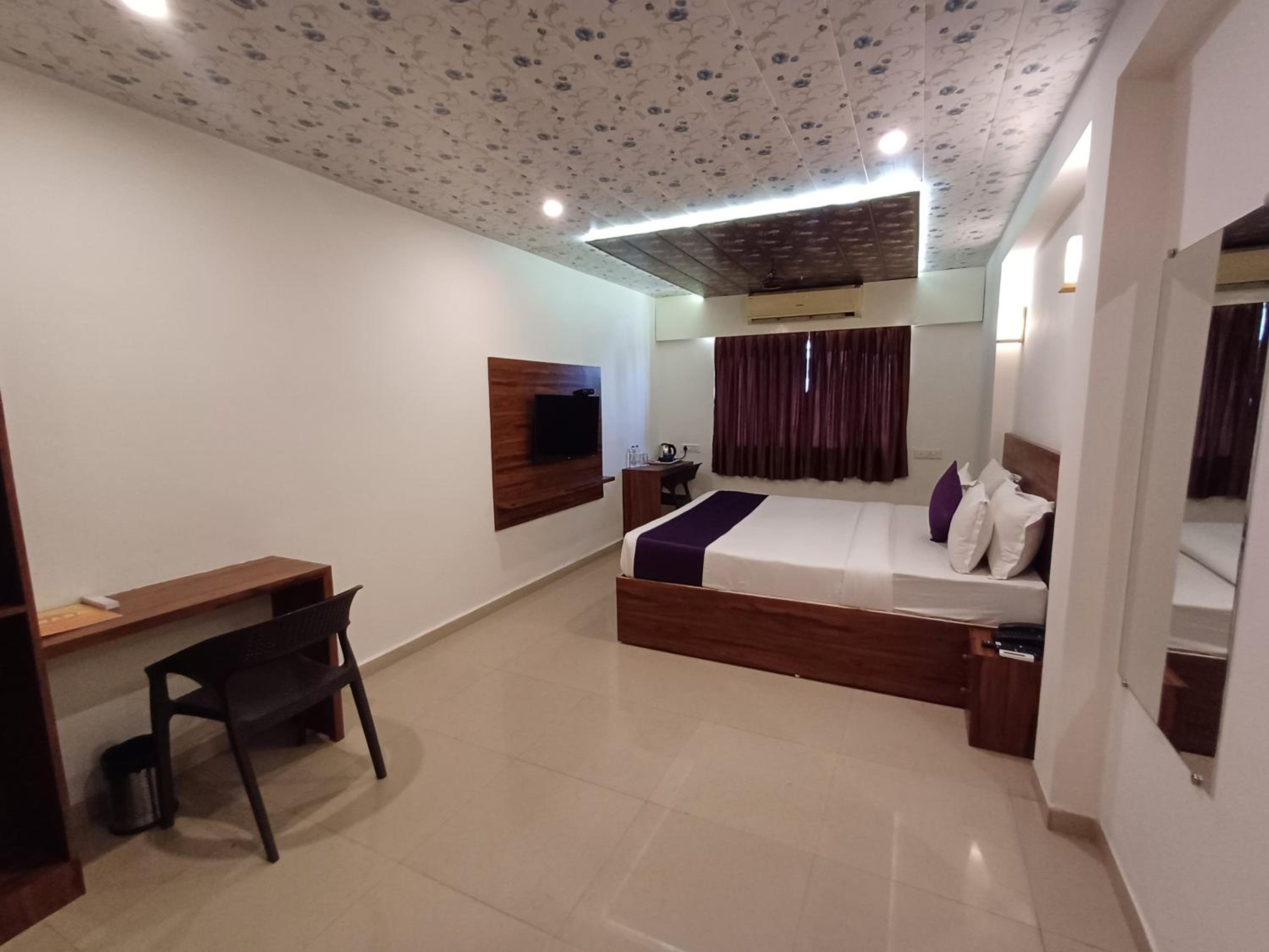 Deluxe Room - Photo 13