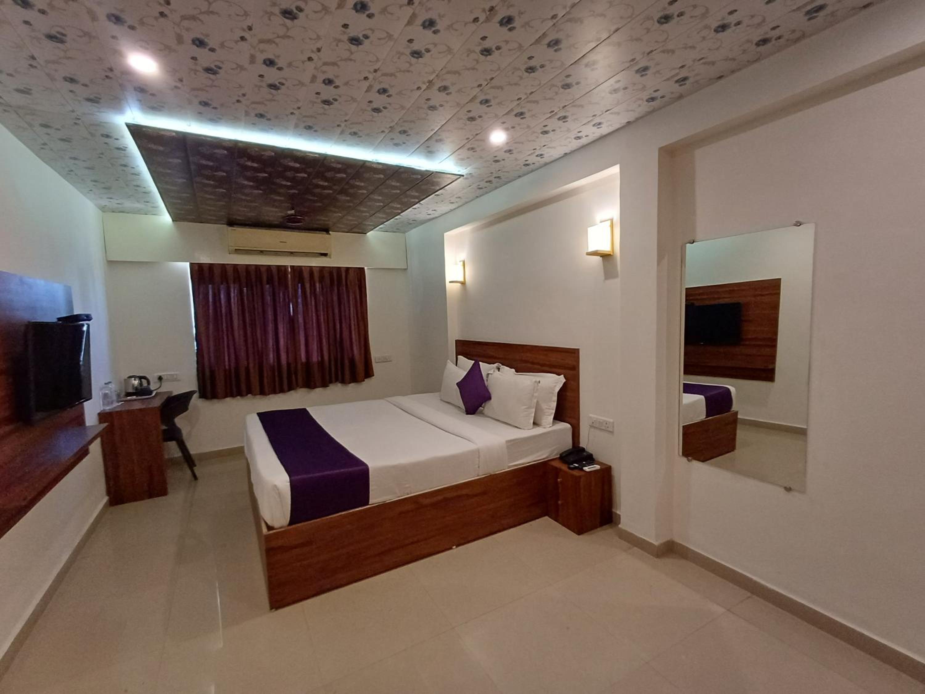 Deluxe Room - Photo 19