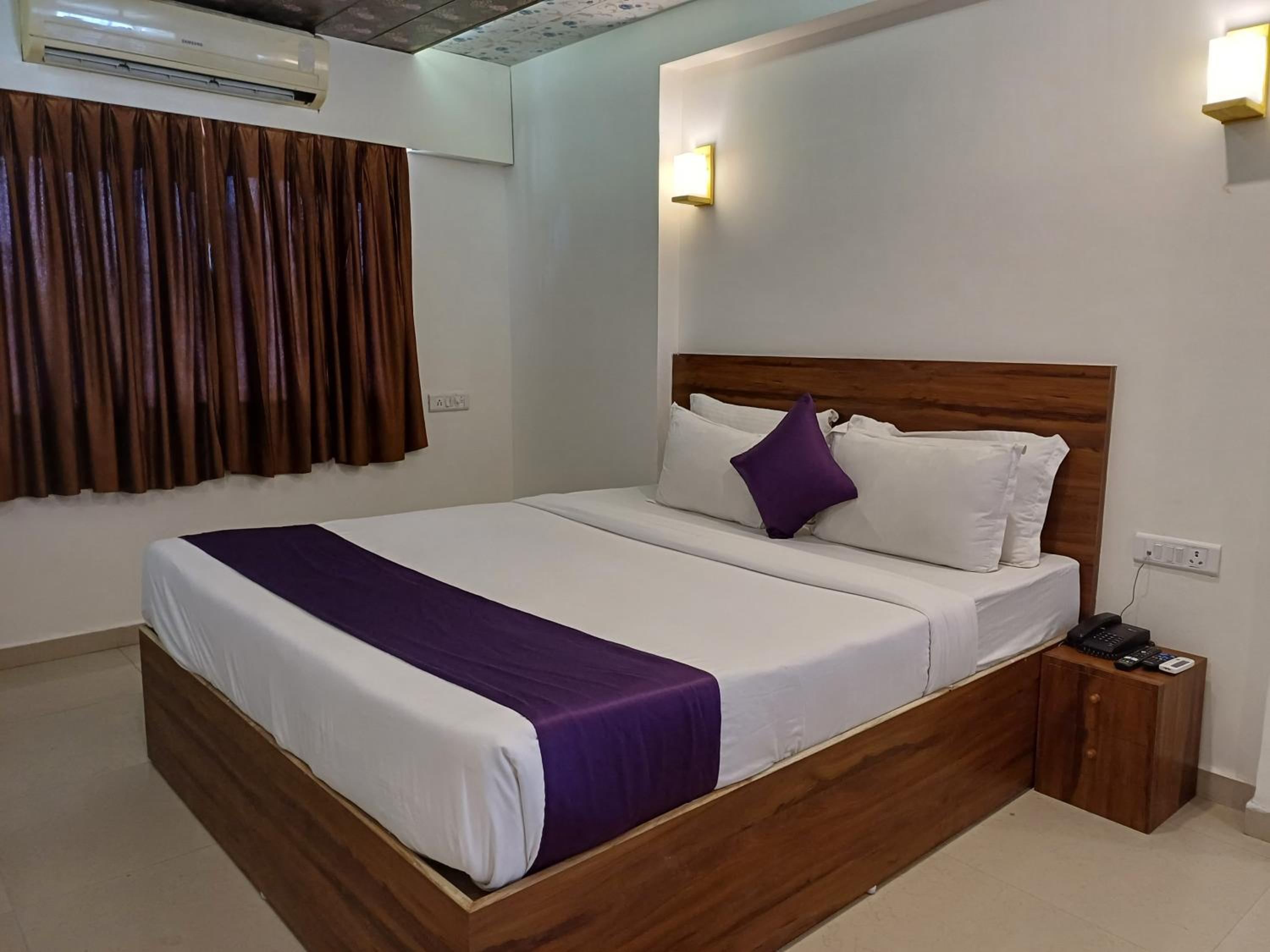 Deluxe Room - Photo 20