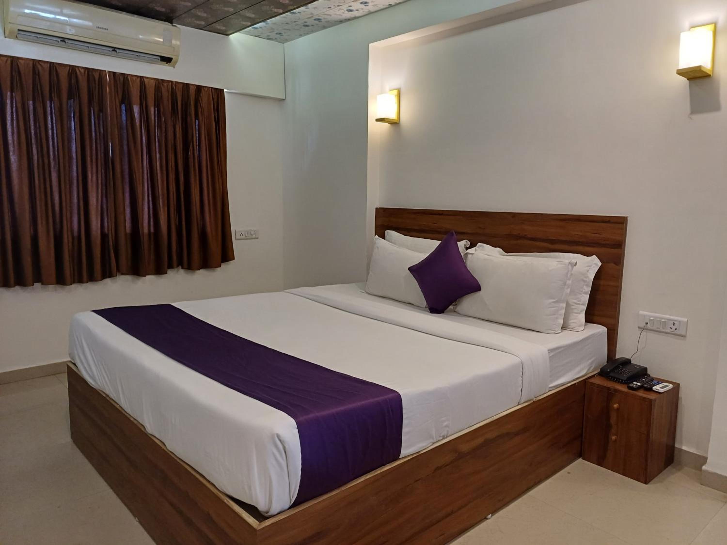 Deluxe Room - Photo 15