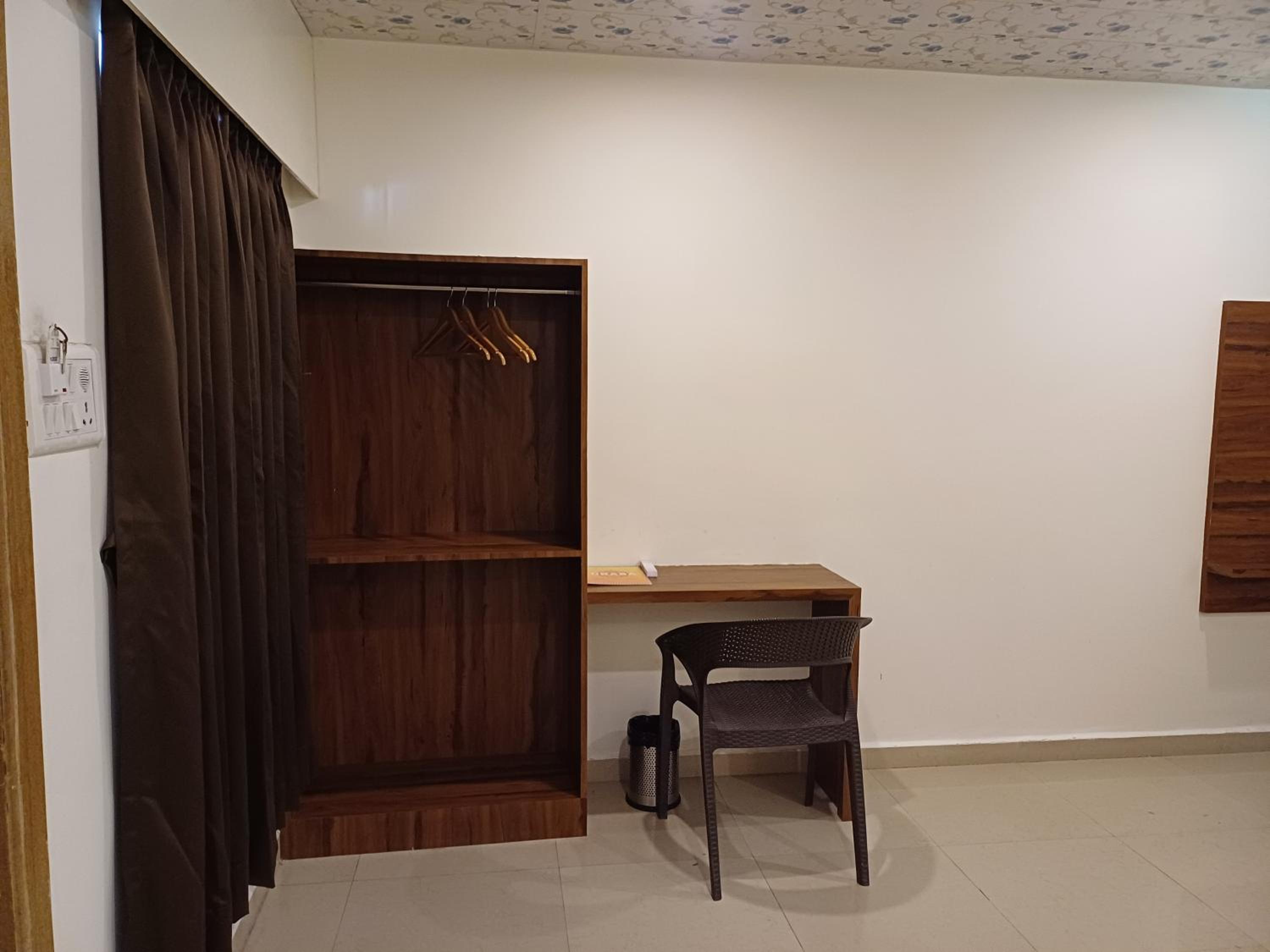 Deluxe Room - Photo 14
