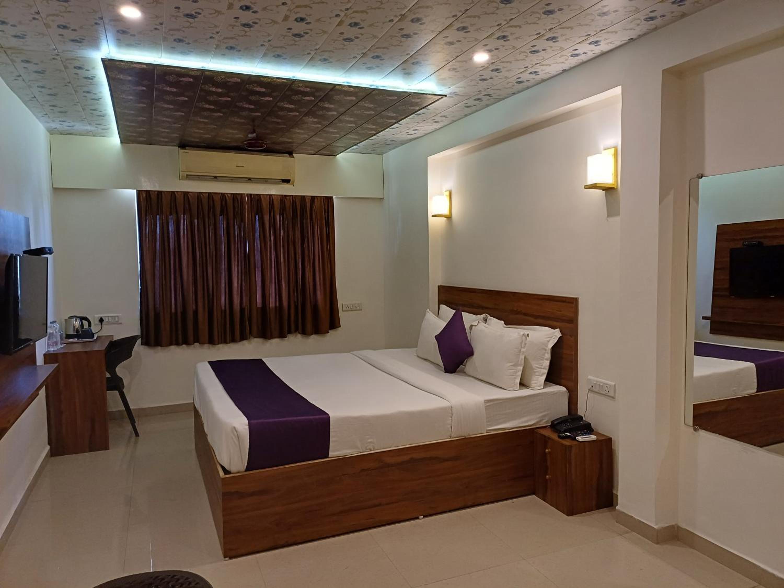 Deluxe Room - Photo 10