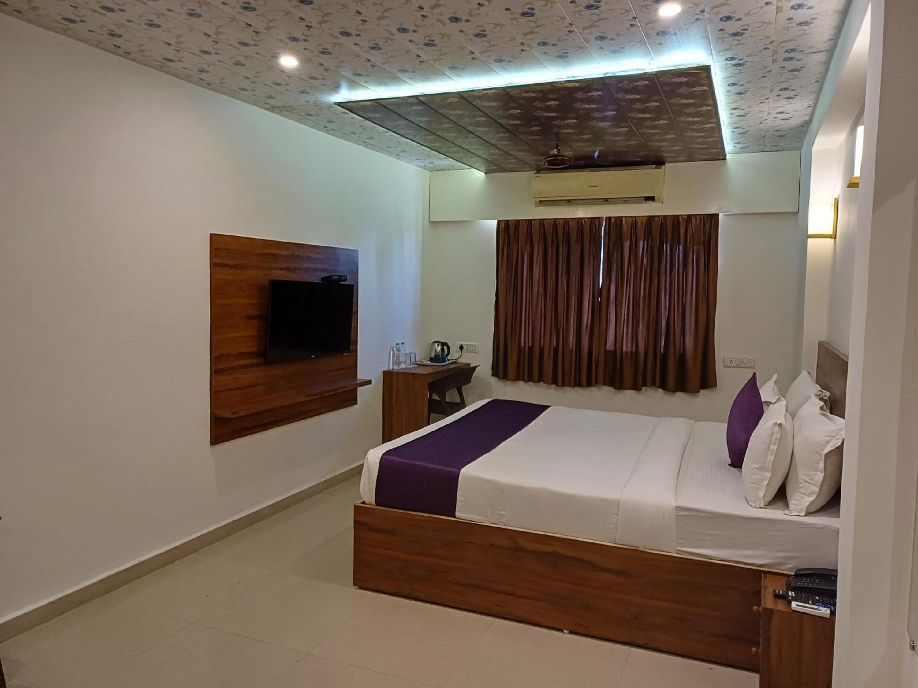 Deluxe Room - Photo 7