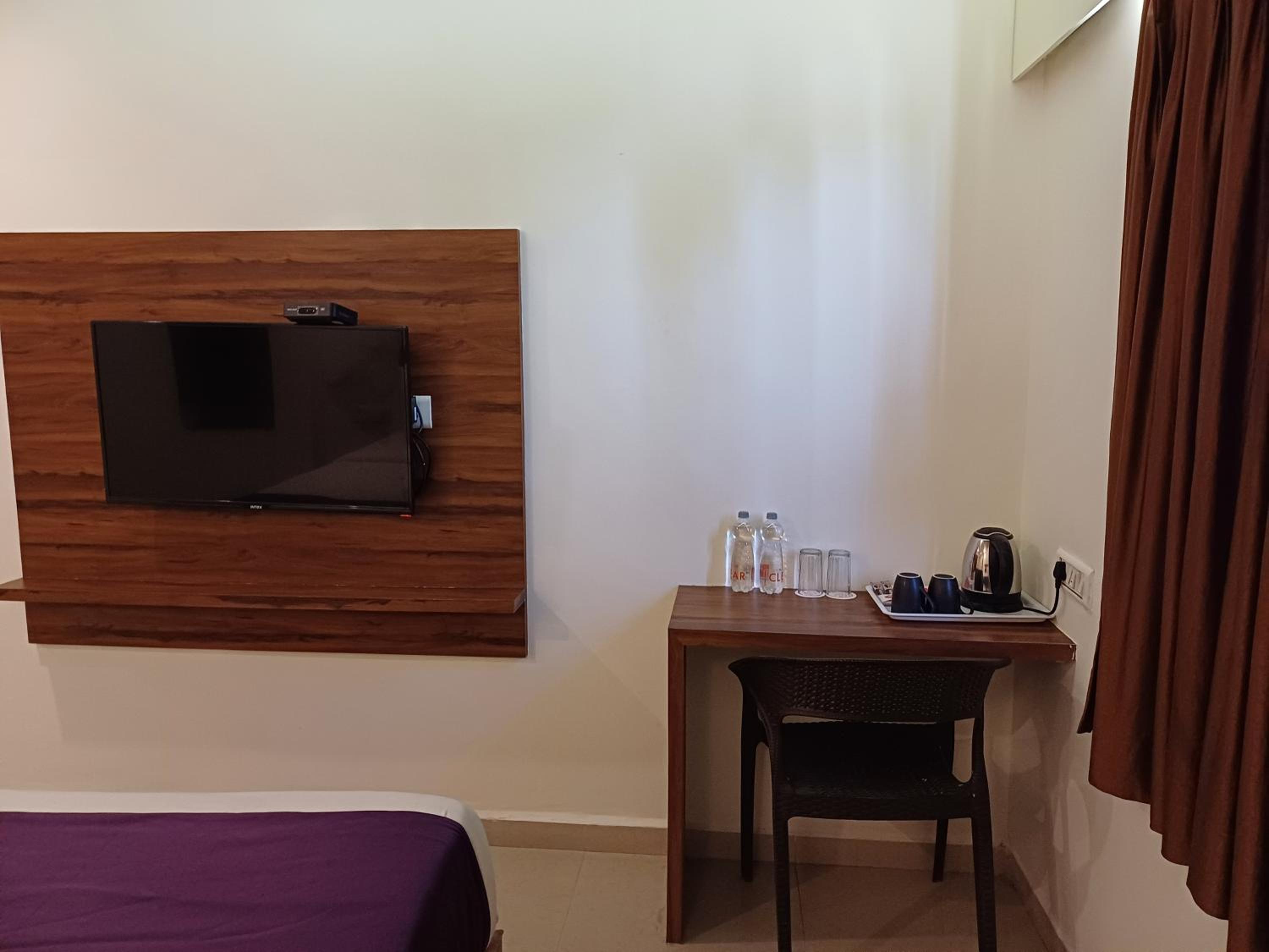 Deluxe Room - Photo 8