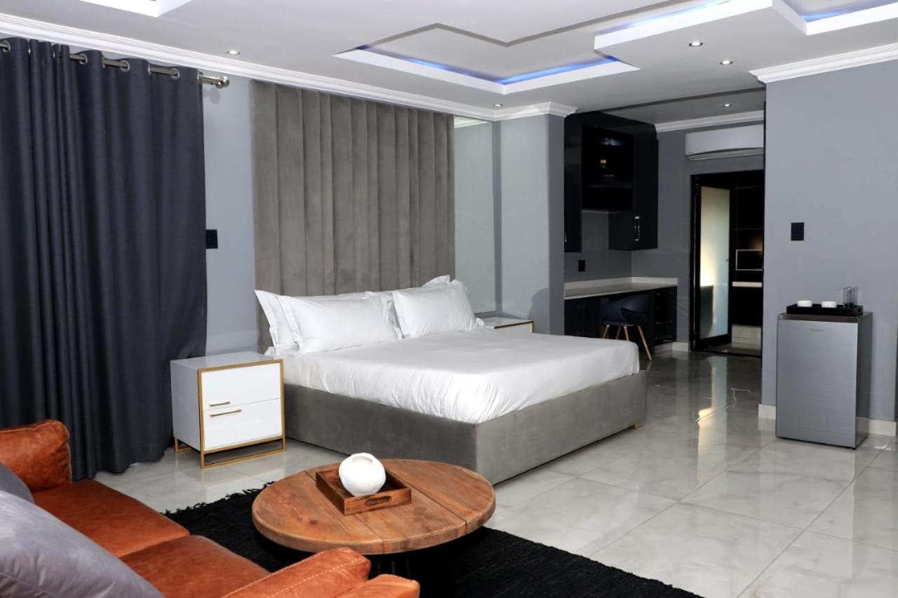 Deluxe King Room photo 1