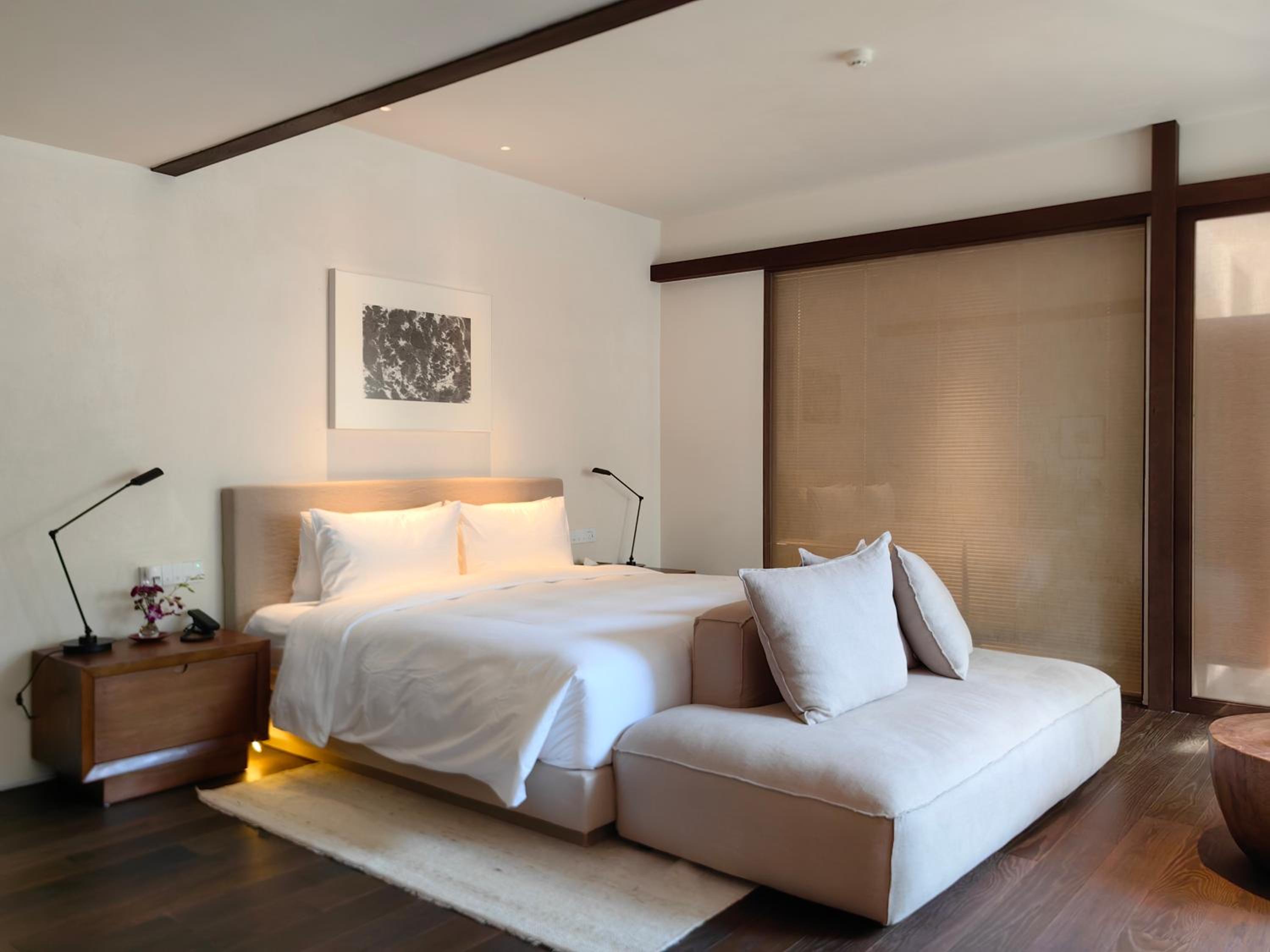 Deluxe Queen Room