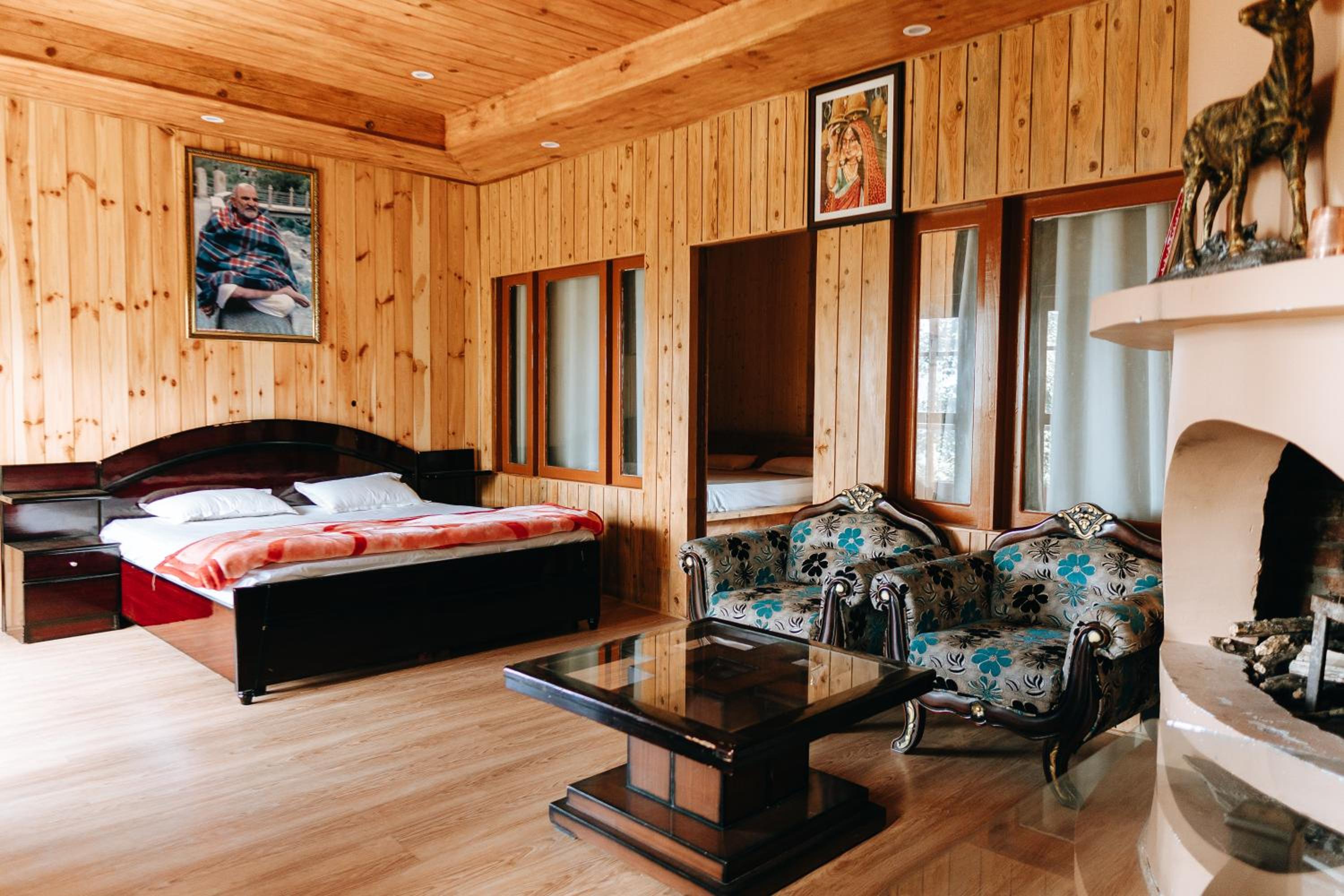 Family Room with Mountain View photo 3