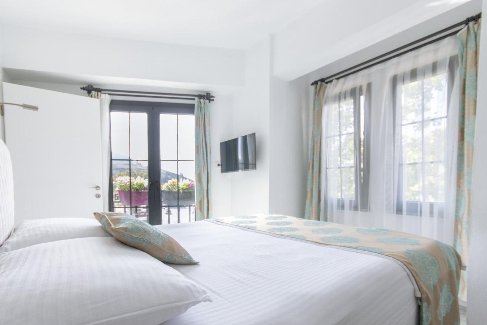 Suite - Photo 11