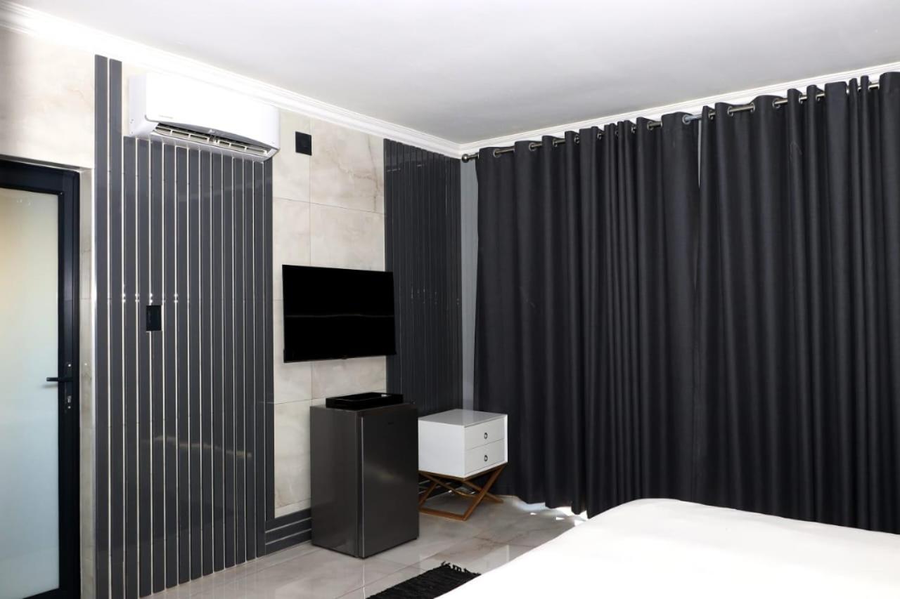 Deluxe King Room photo 1