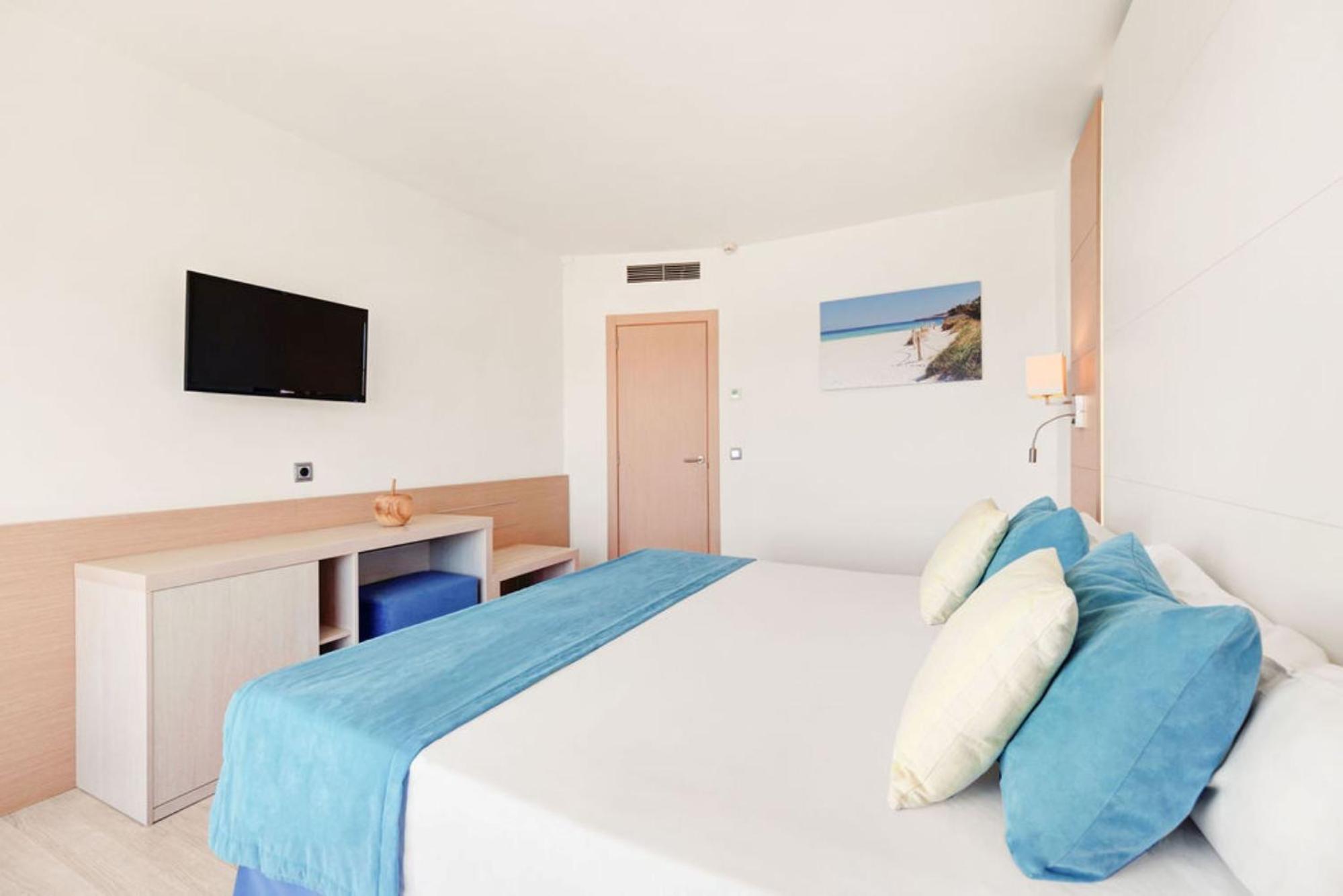 Superior Suite with Sea View thumbnail 6