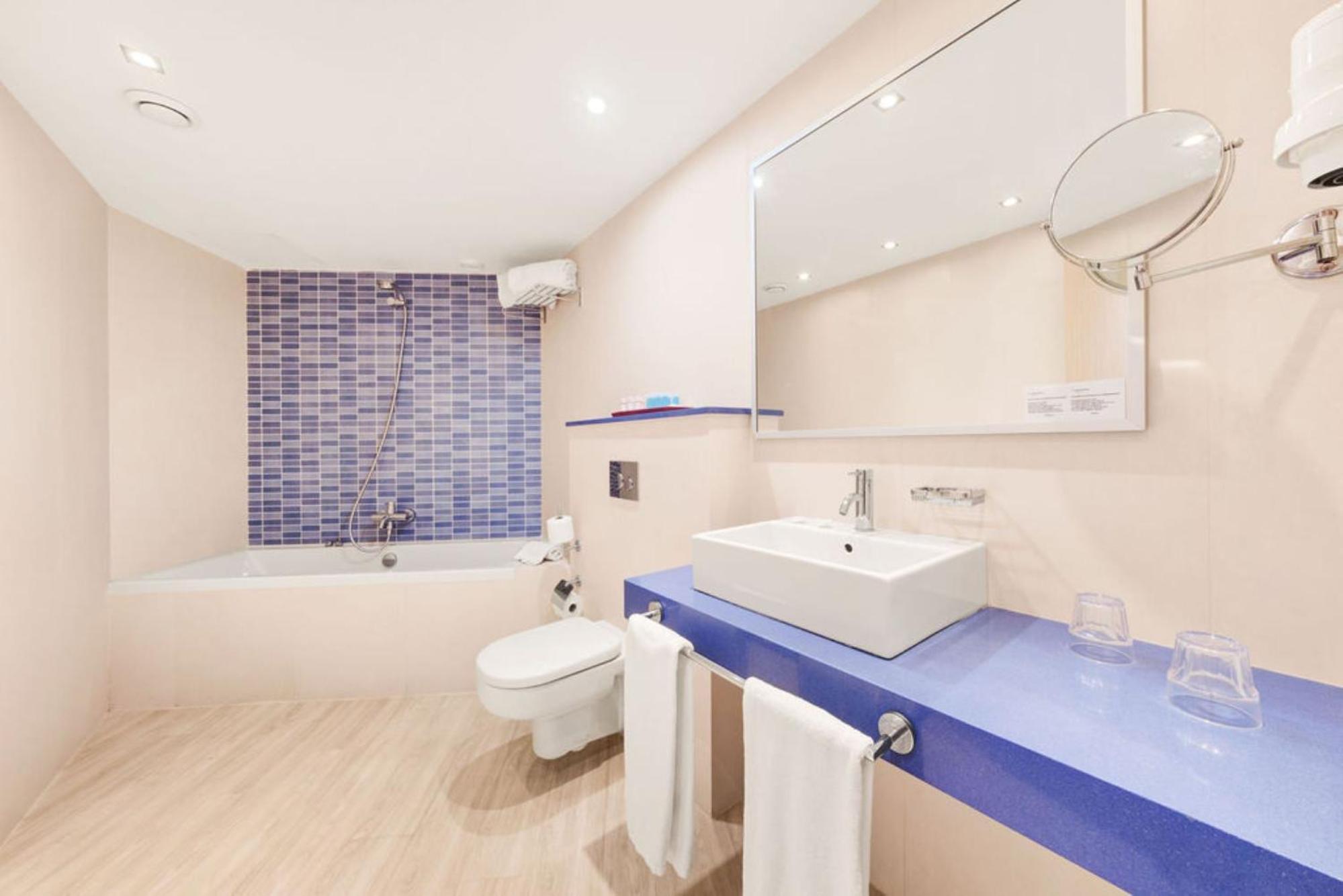 Superior Suite with Sea View thumbnail 6